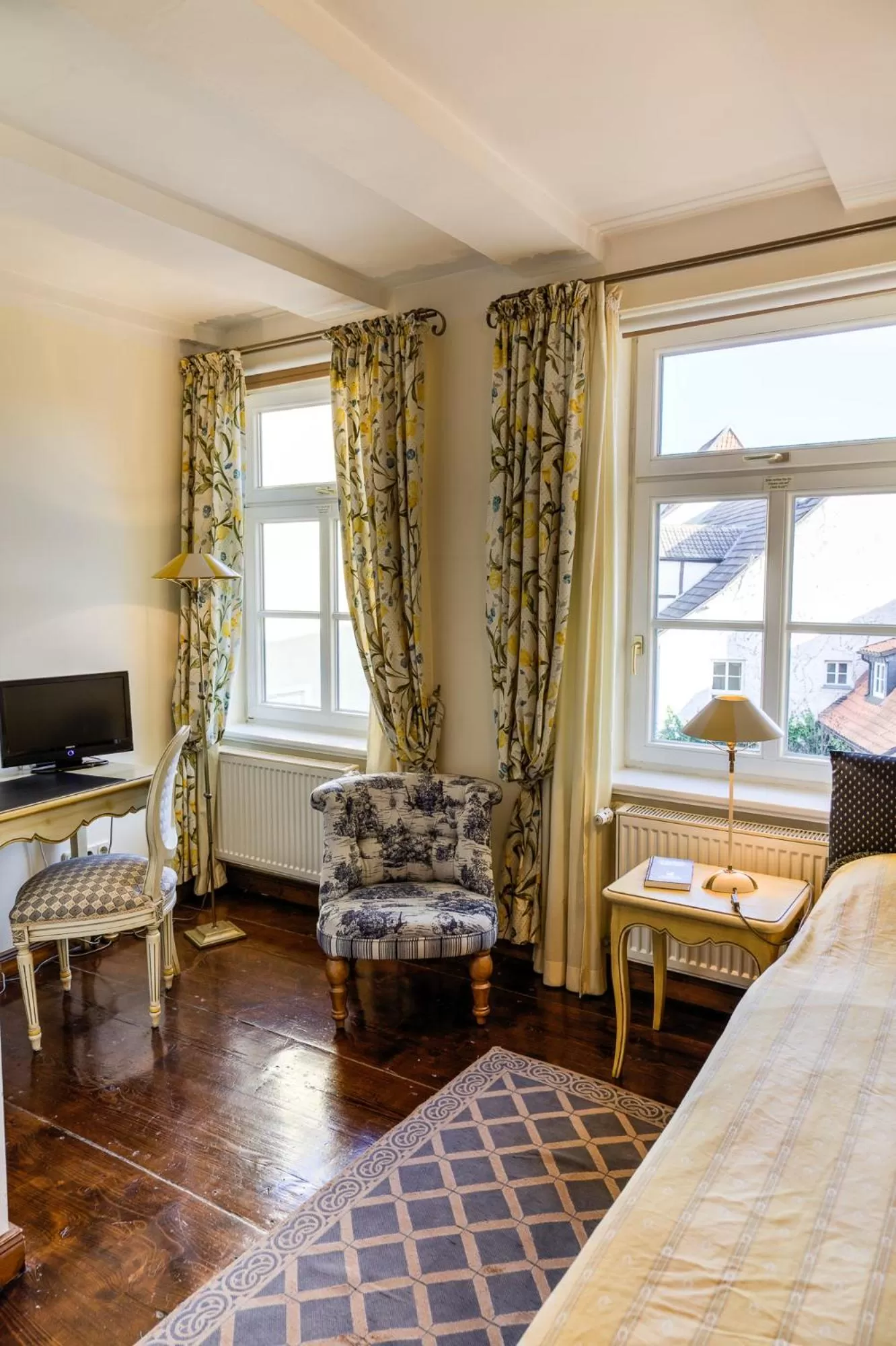 Photo of the whole room, Bed in Hotel Zum Bär