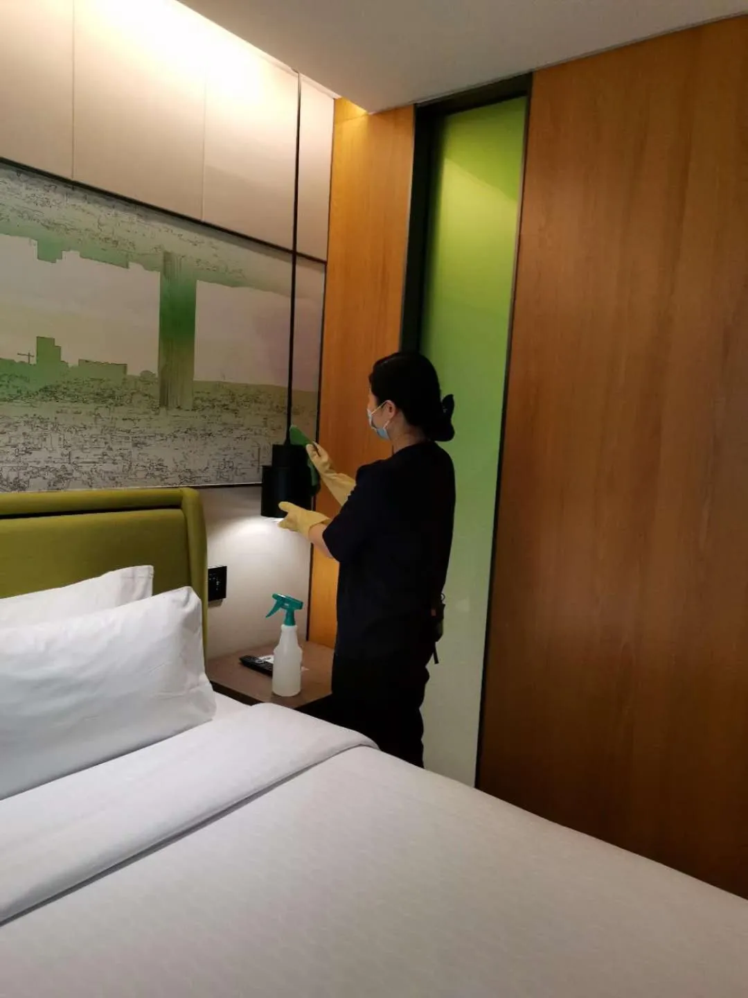 Bed in Hampton by Hilton Guangzhou Tianhe Sports Center