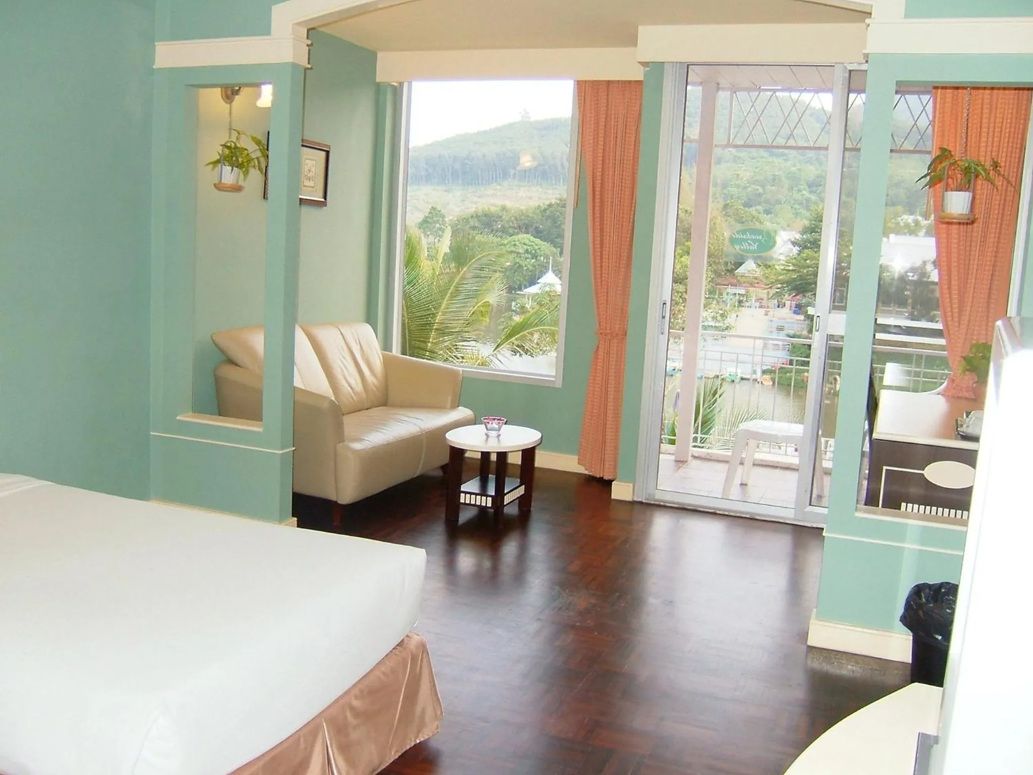 Decorative detail, Bed in Brookside Valley Resort