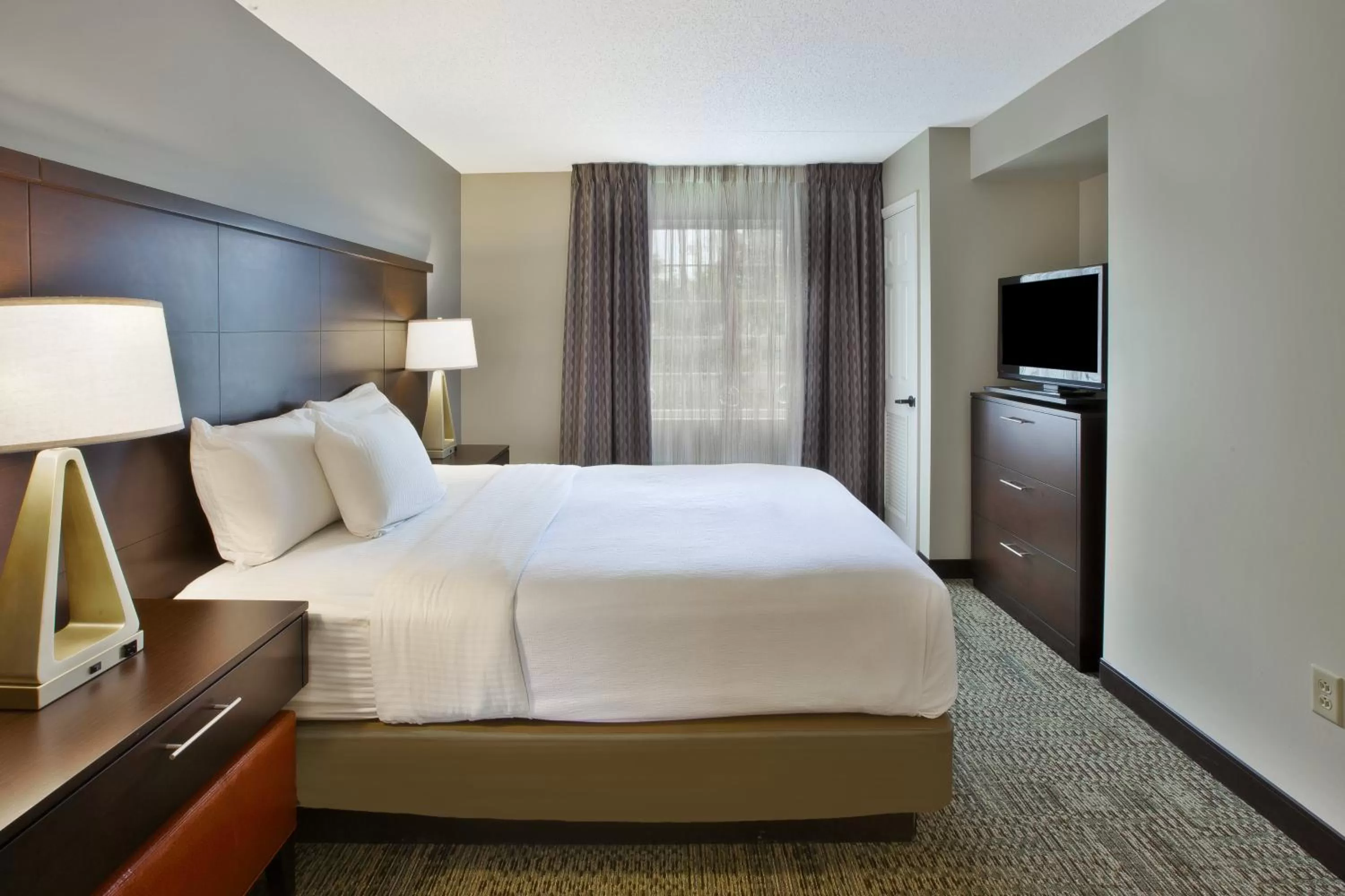 Photo of the whole room, Bed in Staybridge Suites Cleveland Mayfield Heights Beachwood by IHG