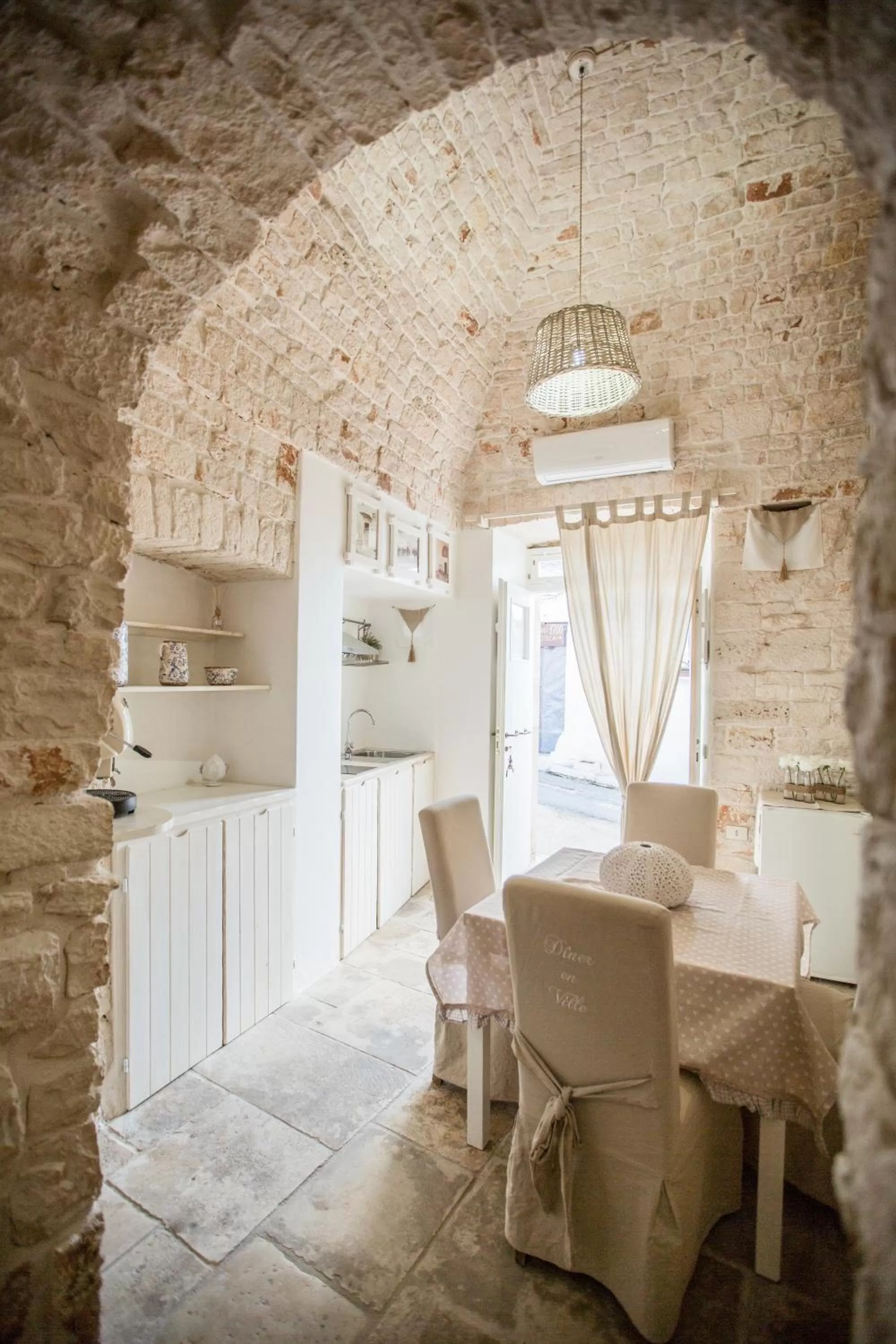 Restaurant/Places to Eat in Trulli Antichi Mestieri - Widespread Trulli in the historic center
