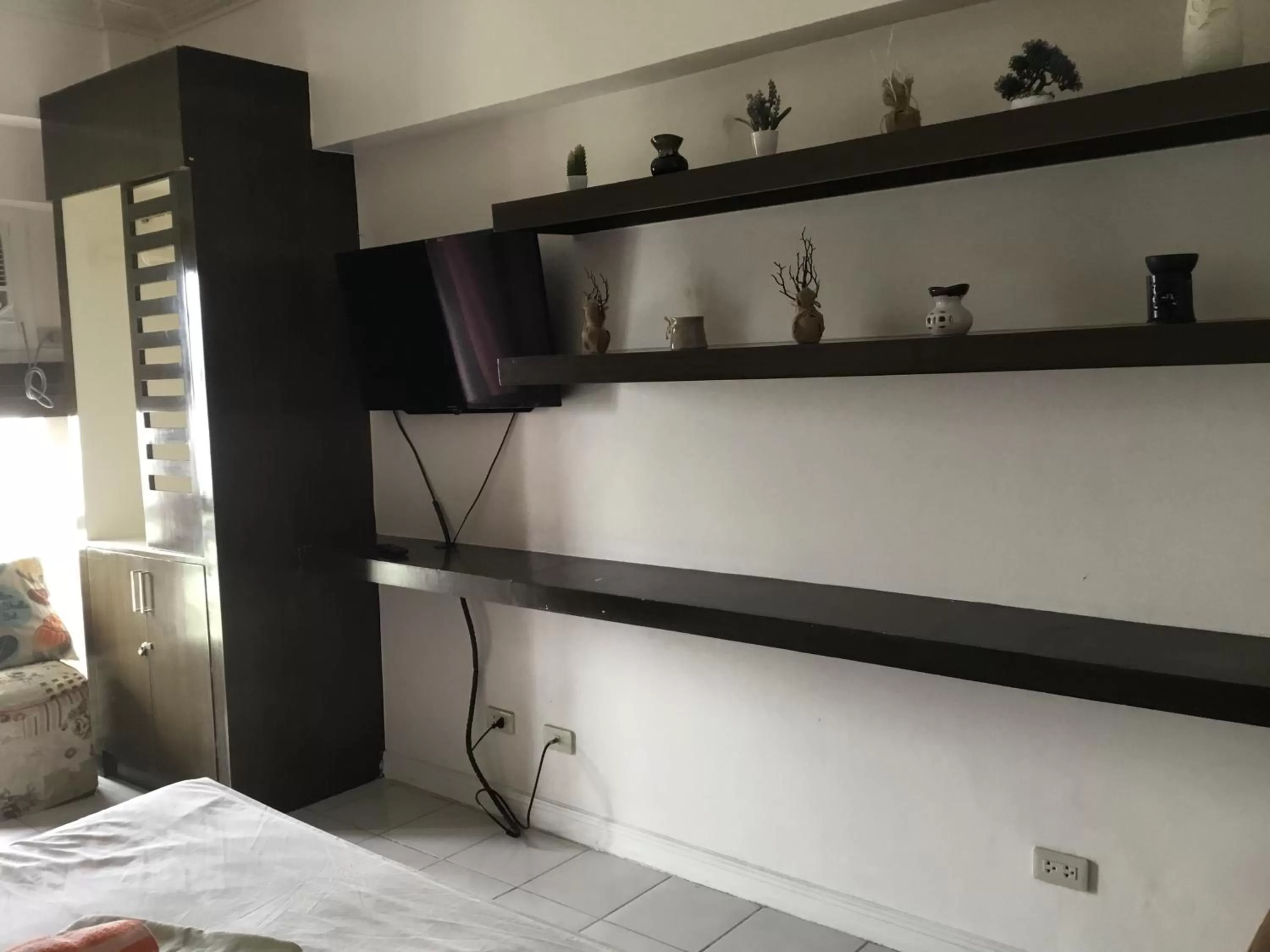 Bed in Condo with Free Swimming Pool & Viewing Deck