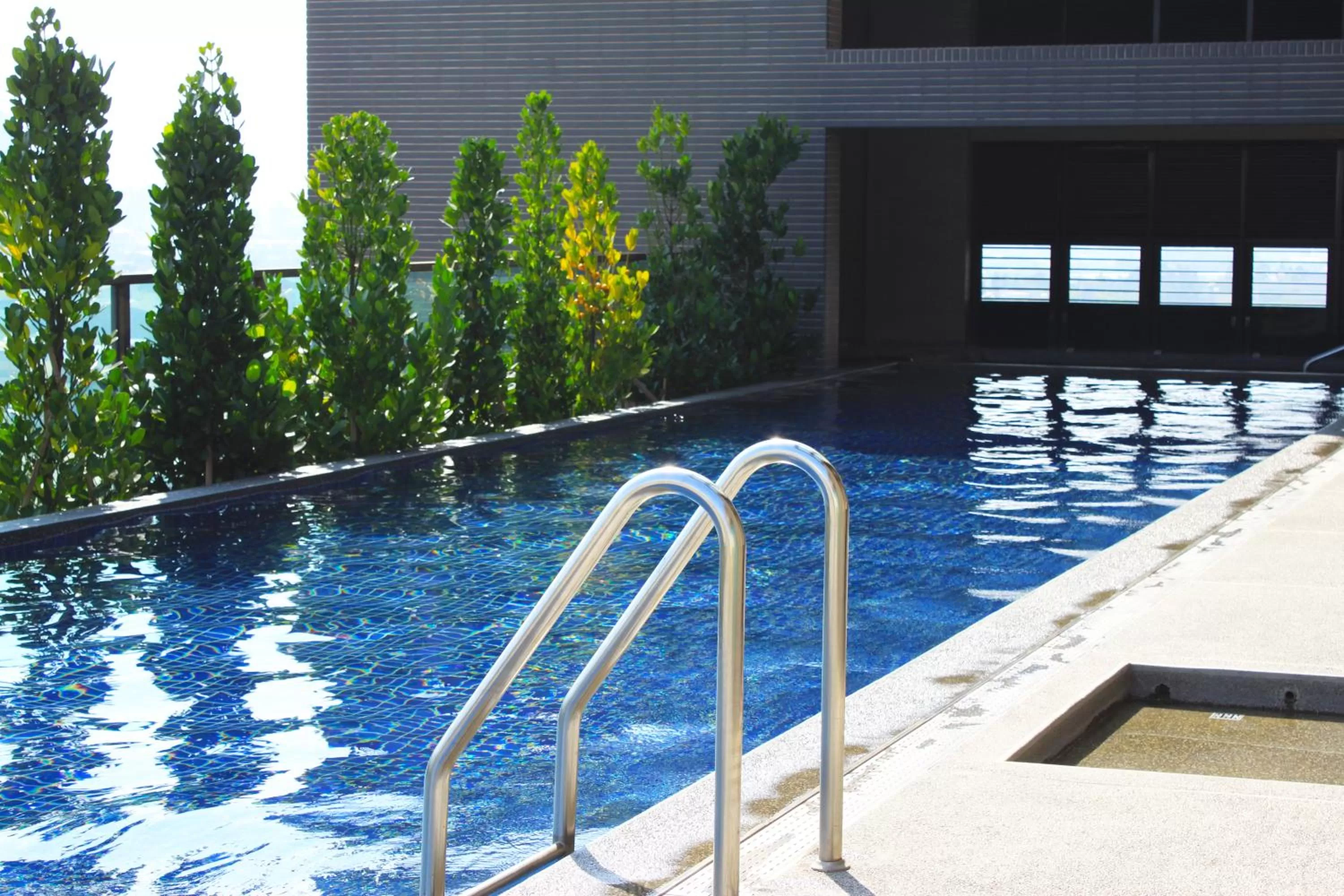 Swimming pool in Maison de Chine Chao Yin Building