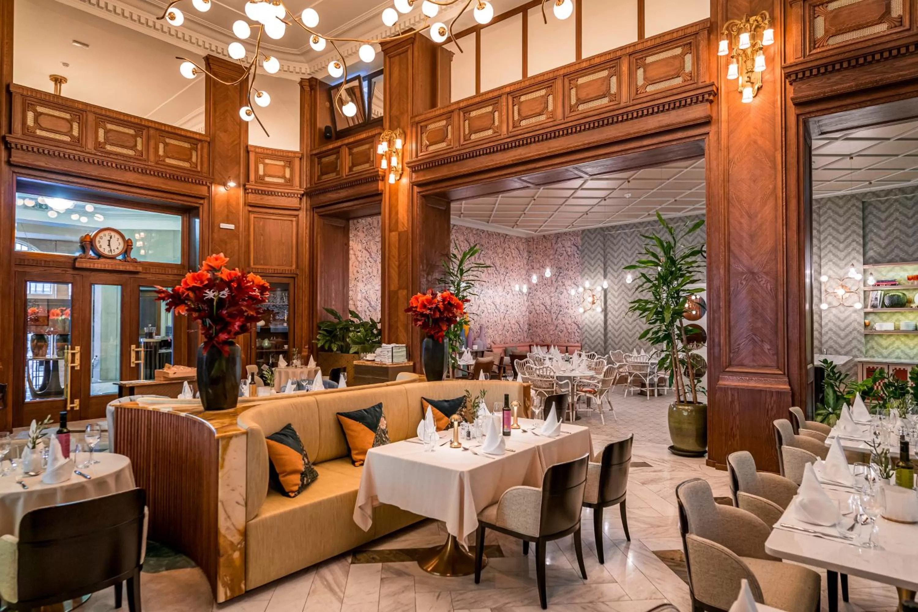 Restaurant/places to eat in Hotel Capital