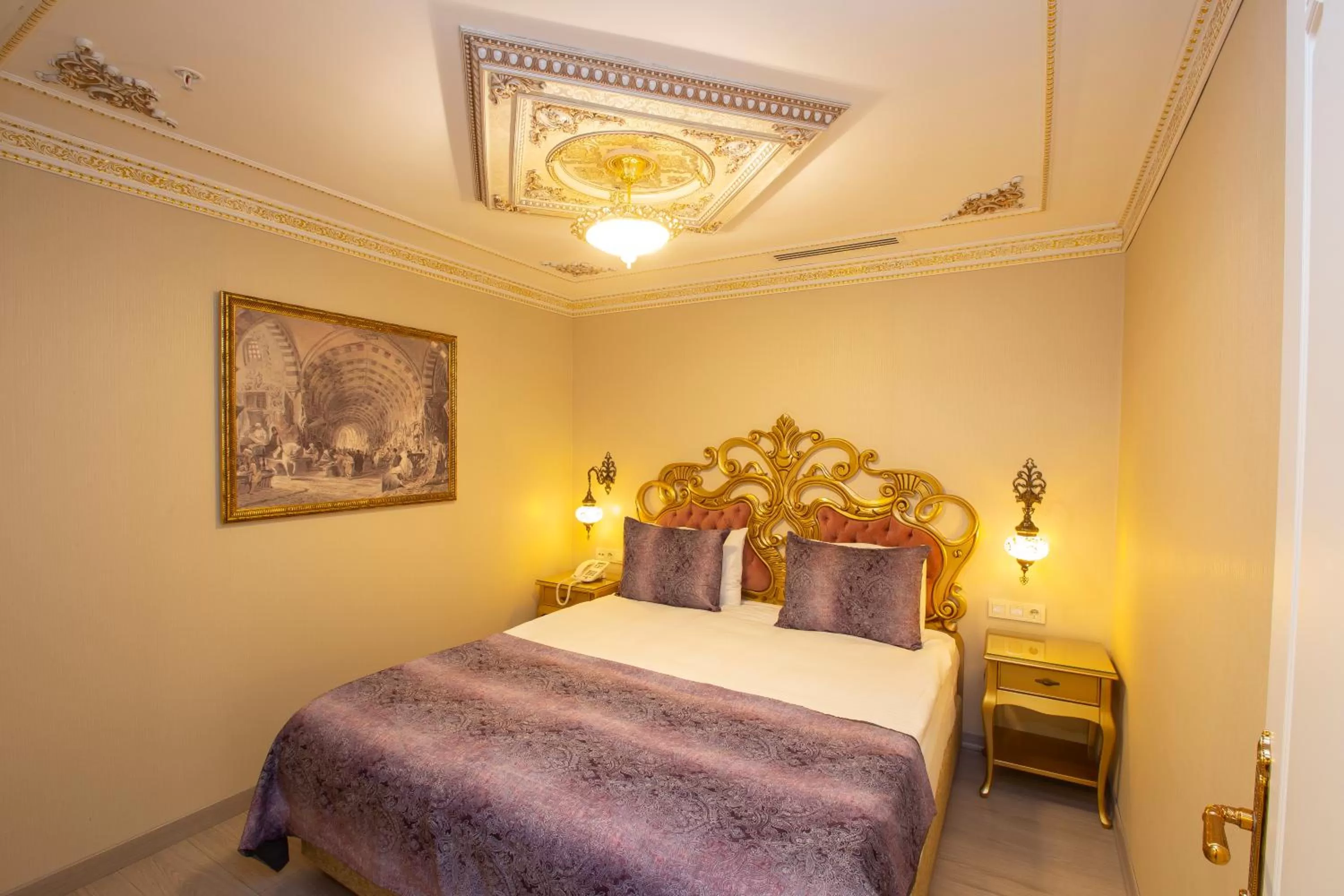 Bed in Empire Suite Hotel