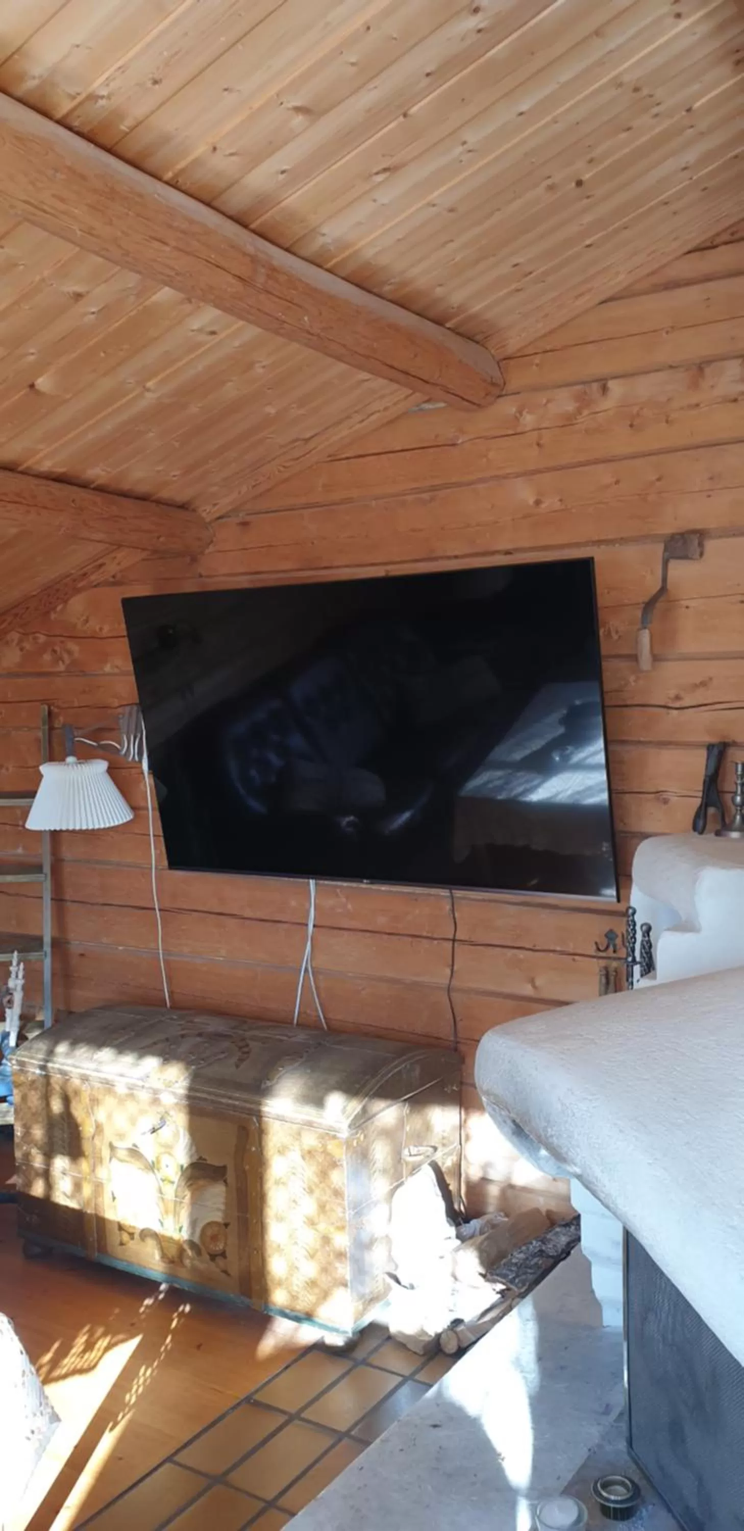 TV and multimedia, TV/Entertainment Center in Woodstock B & B Studios