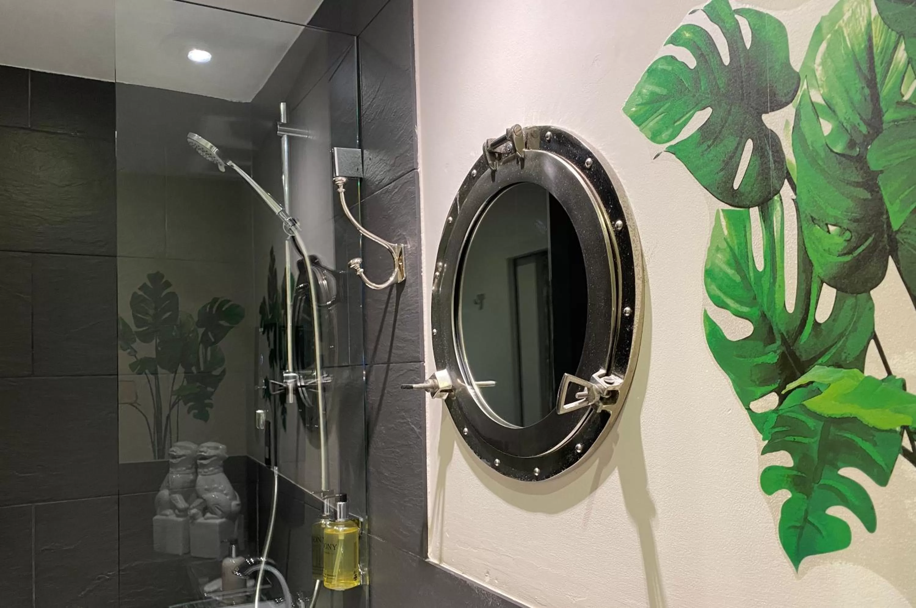 Bathroom in 27 Brighton Guesthouse