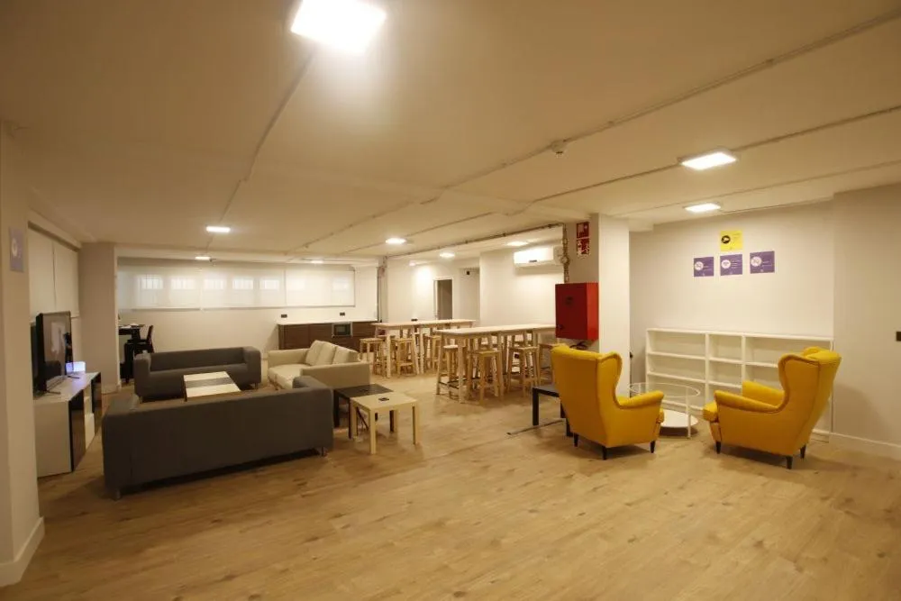 Living room in Bilbao Metropolitan Hostel by Bossh! Hotels