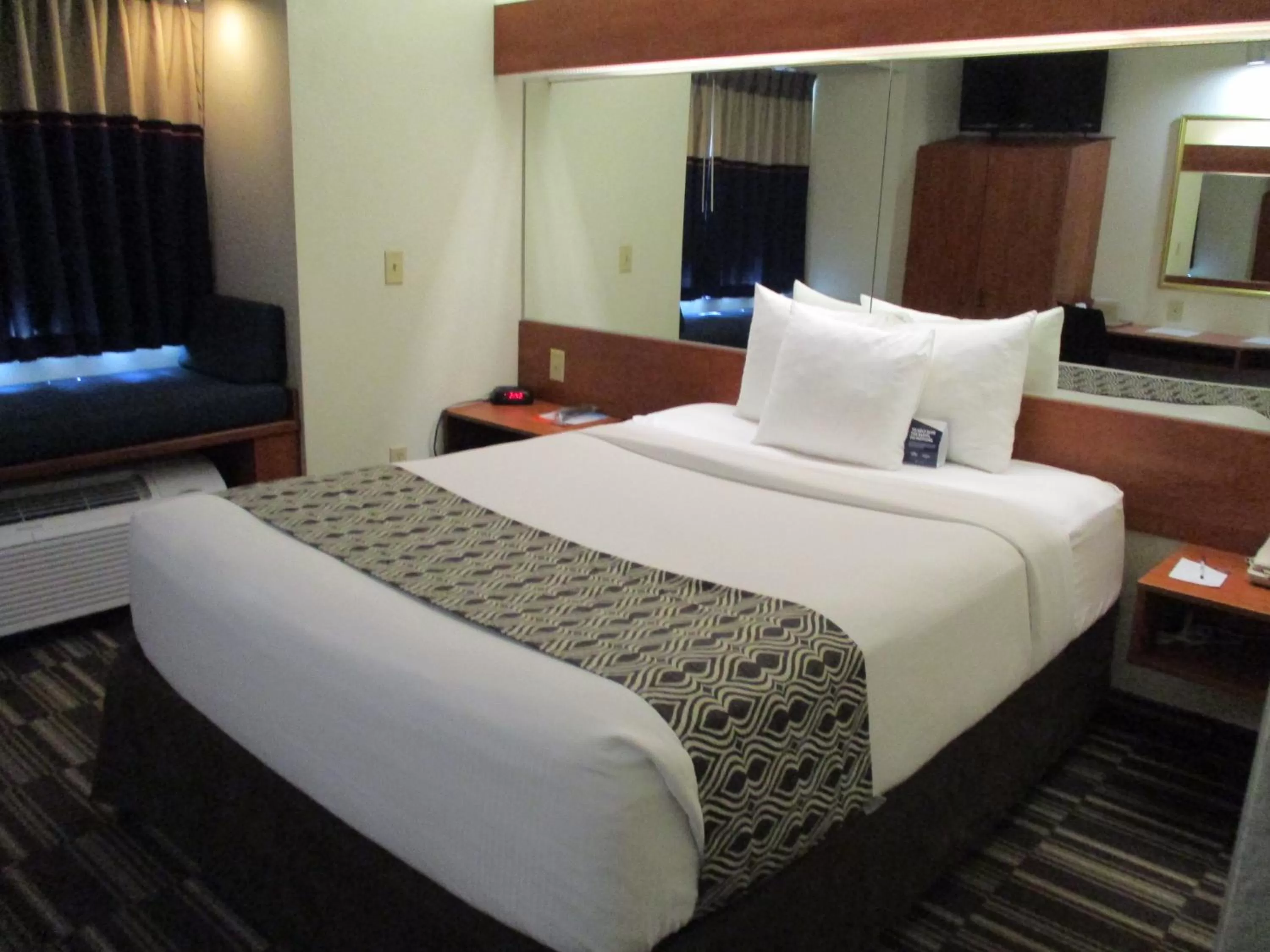 Bed in Microtel Inn and Suites - Inver Grove Heights