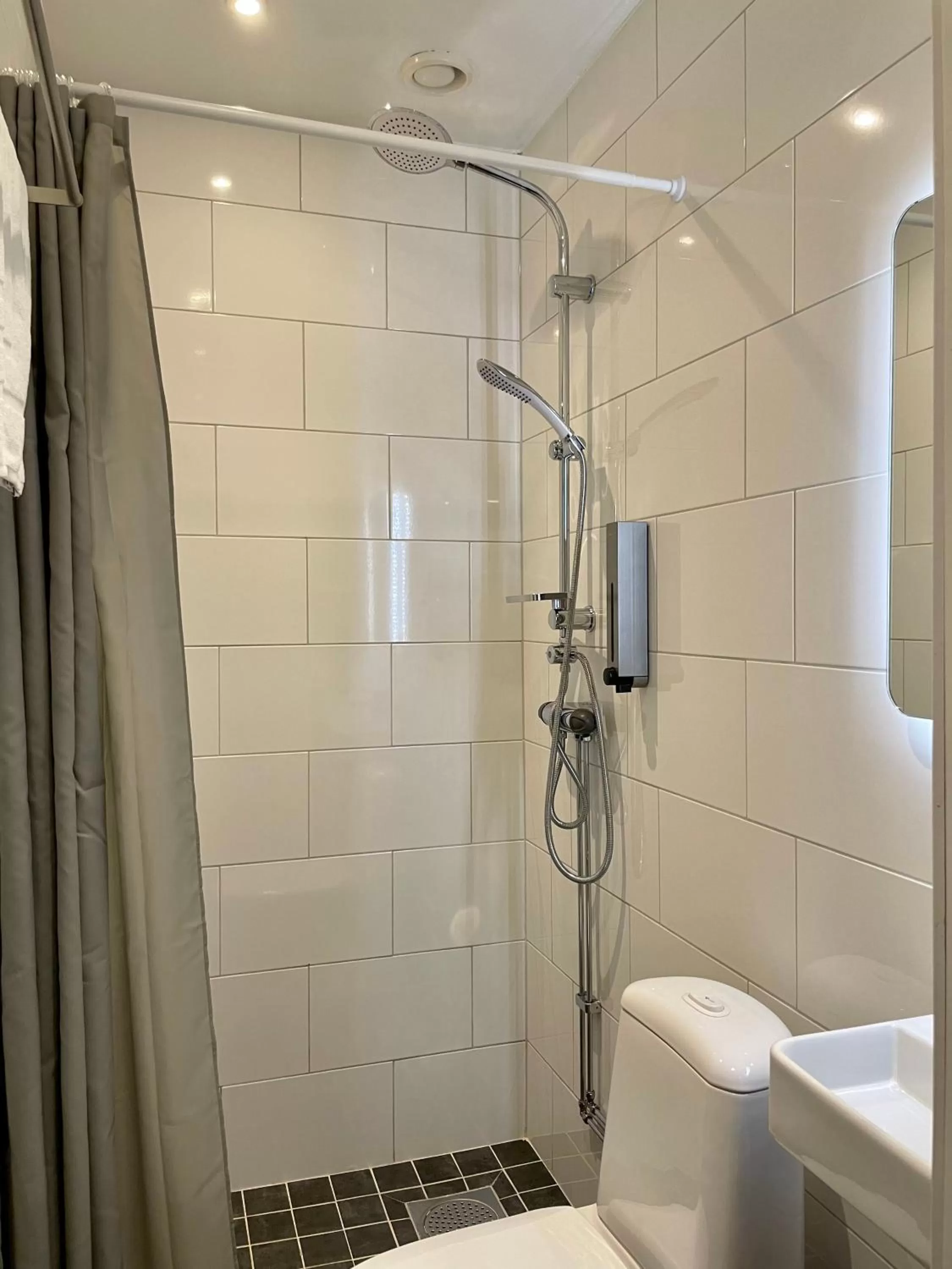Shower in Unique Hotel