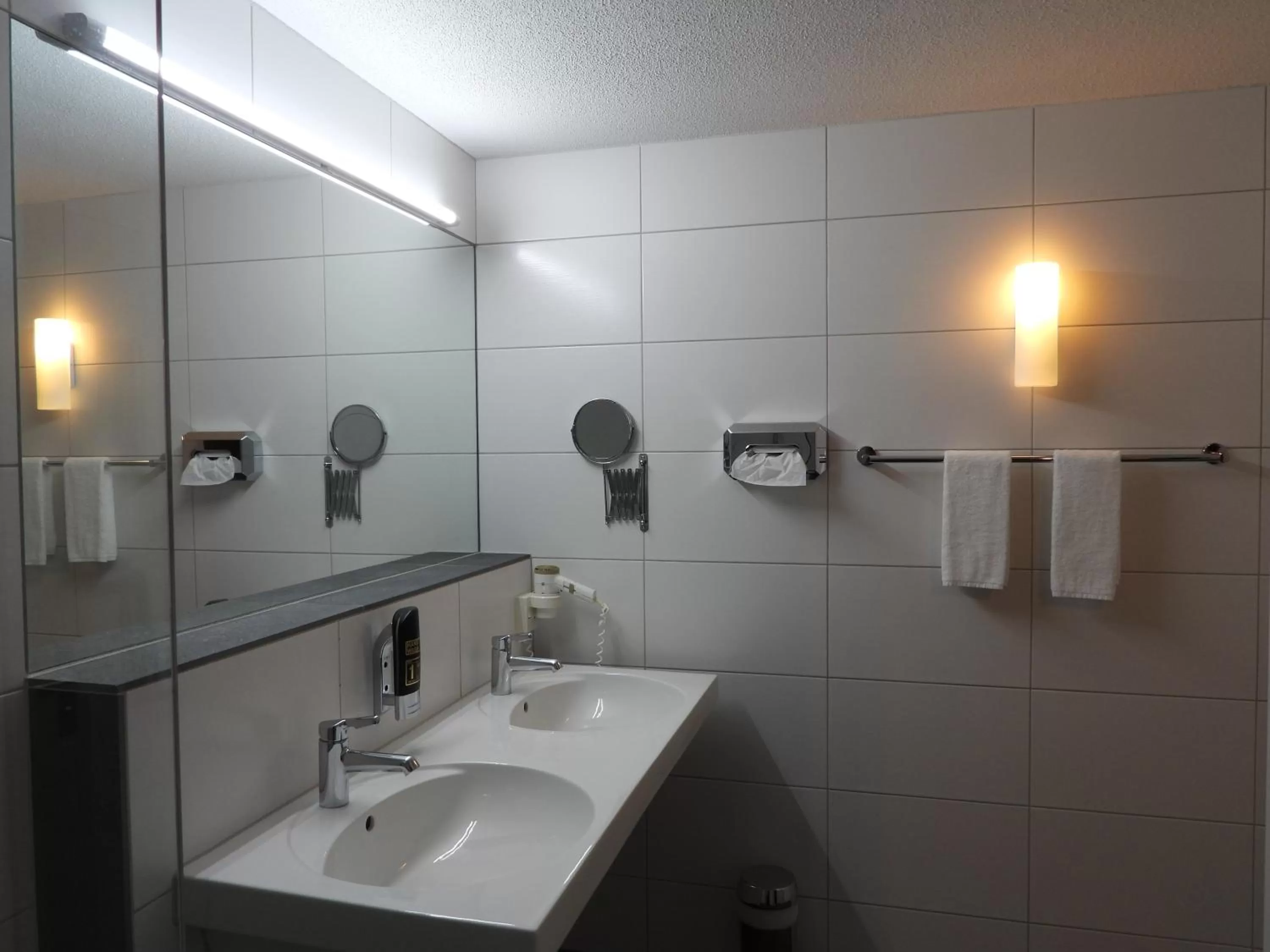 Hotel Sherlock Holmes & Khana Restaurant "nur 200 m zur Gondelbahn Hasliberg"