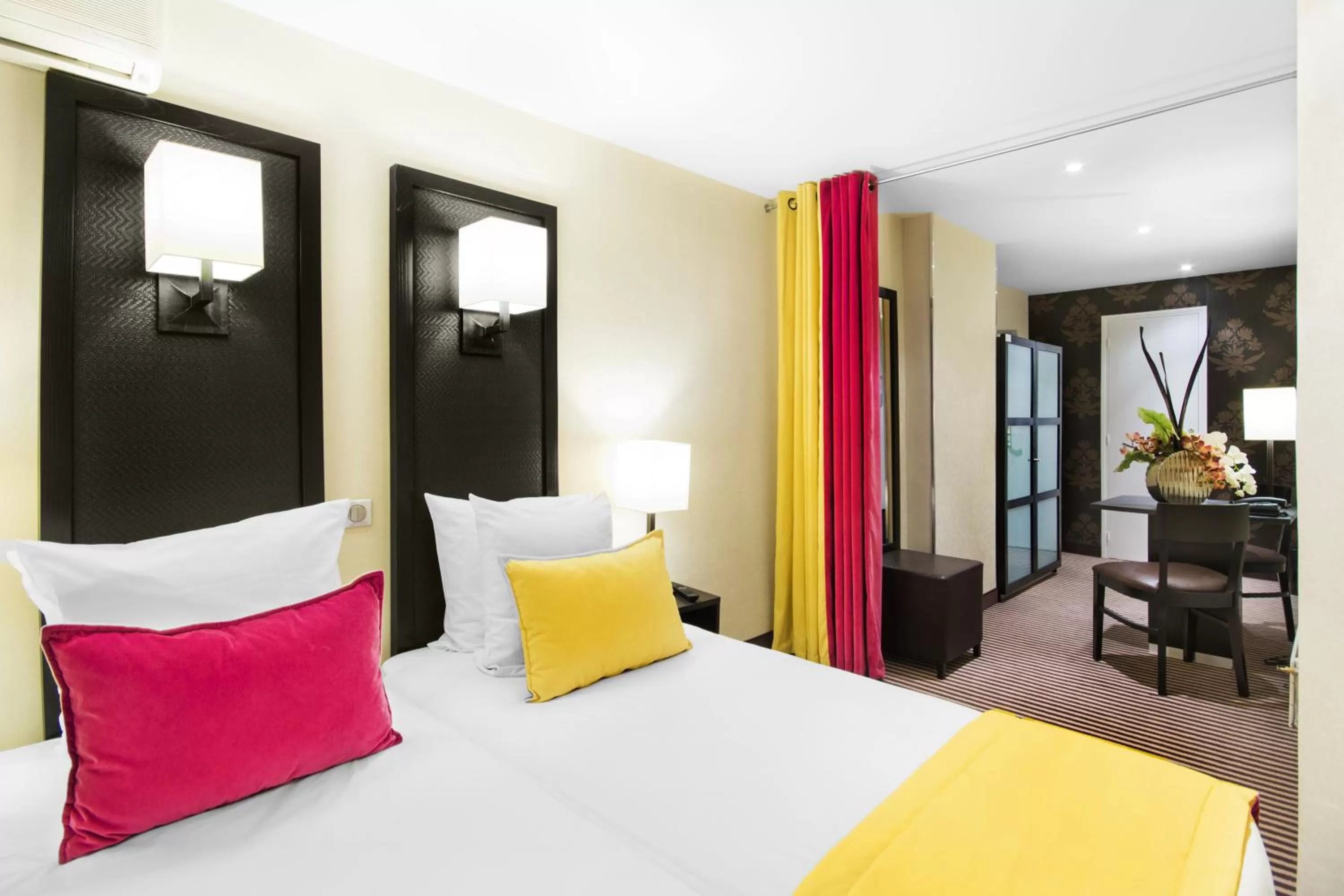 Bedroom, Bed in Hotel Pax Opera