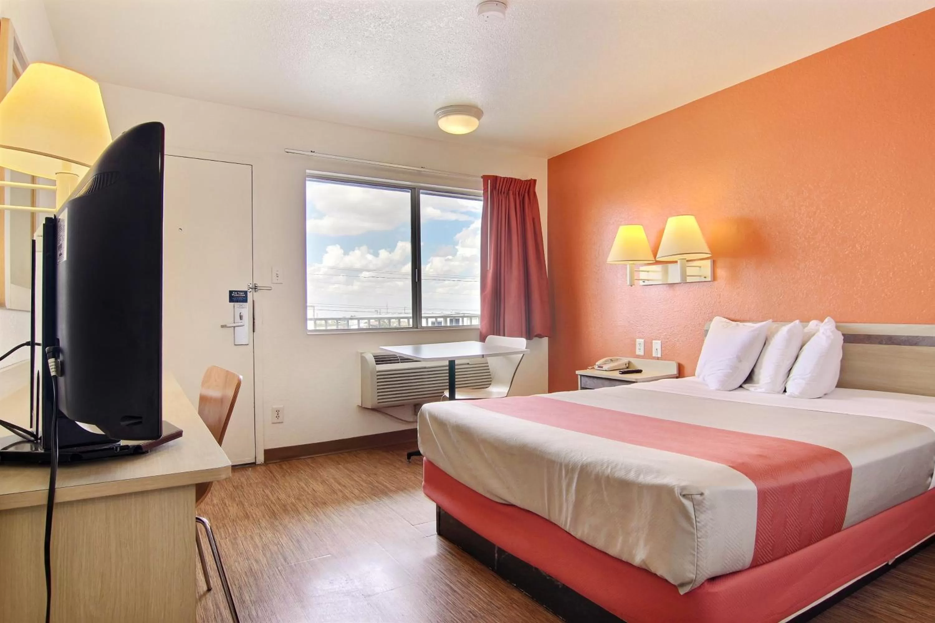 Photo of the whole room, Bed in Motel 6-Fort Stockton, TX