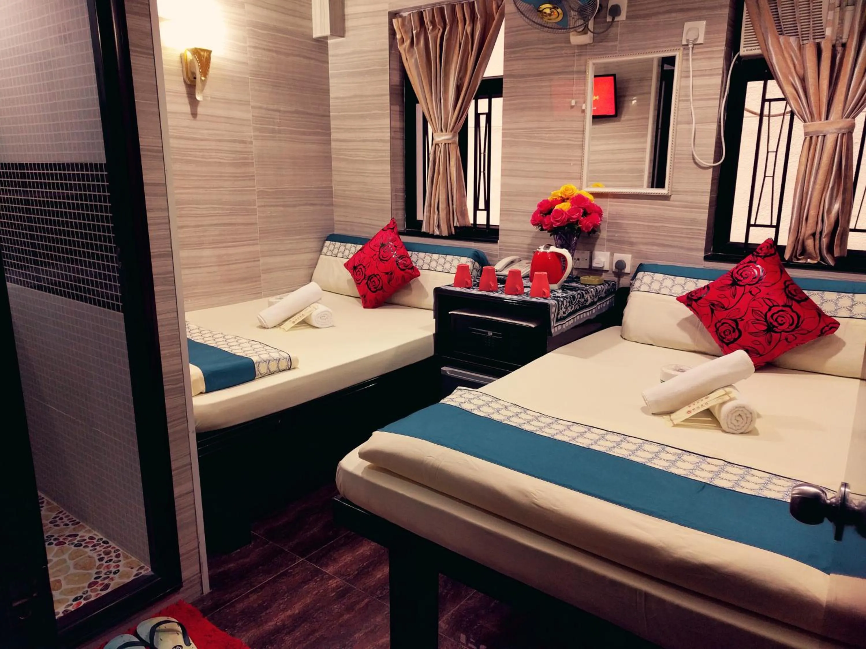 Other, Bed in Paris Guest House DHILLON HOTEL HK LTD 24 HOUR RECEPTION BLOCK D E 10F