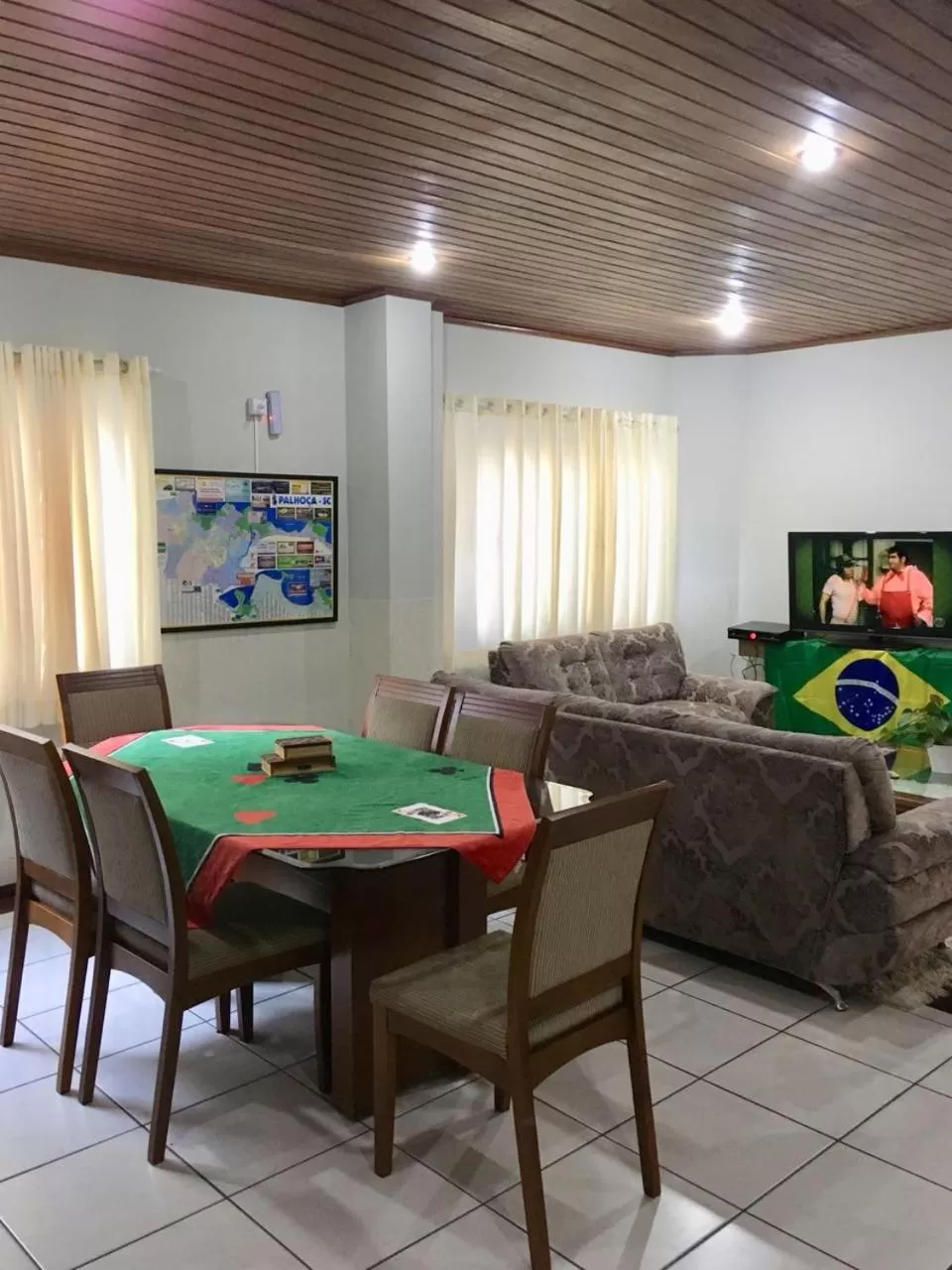 Communal lounge/ TV room, Dining Area in Hotel Cambirela