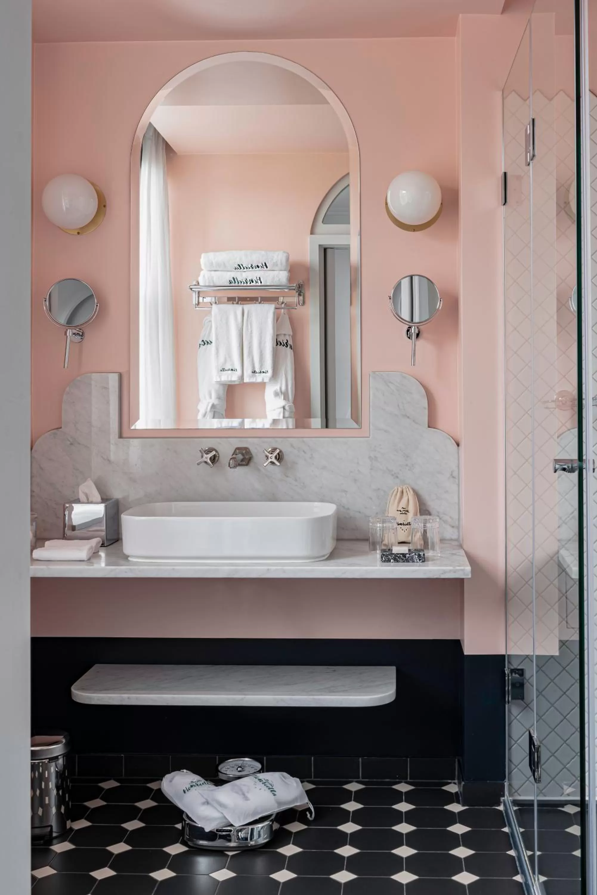 Shower in Henrietta Experimental