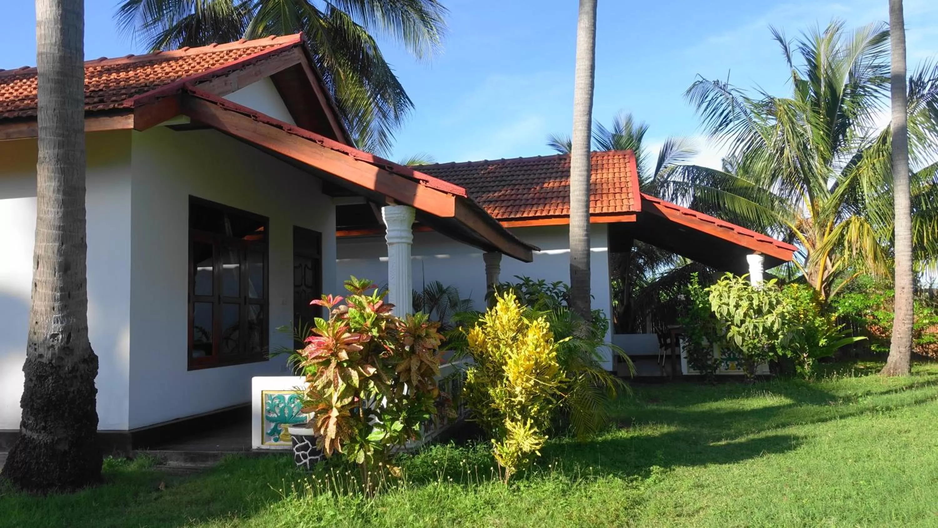 Garden, Property Building in Regina Beach Bungalow