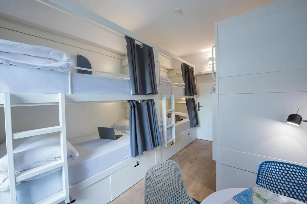 Bed in room00 Lisboa Hostel