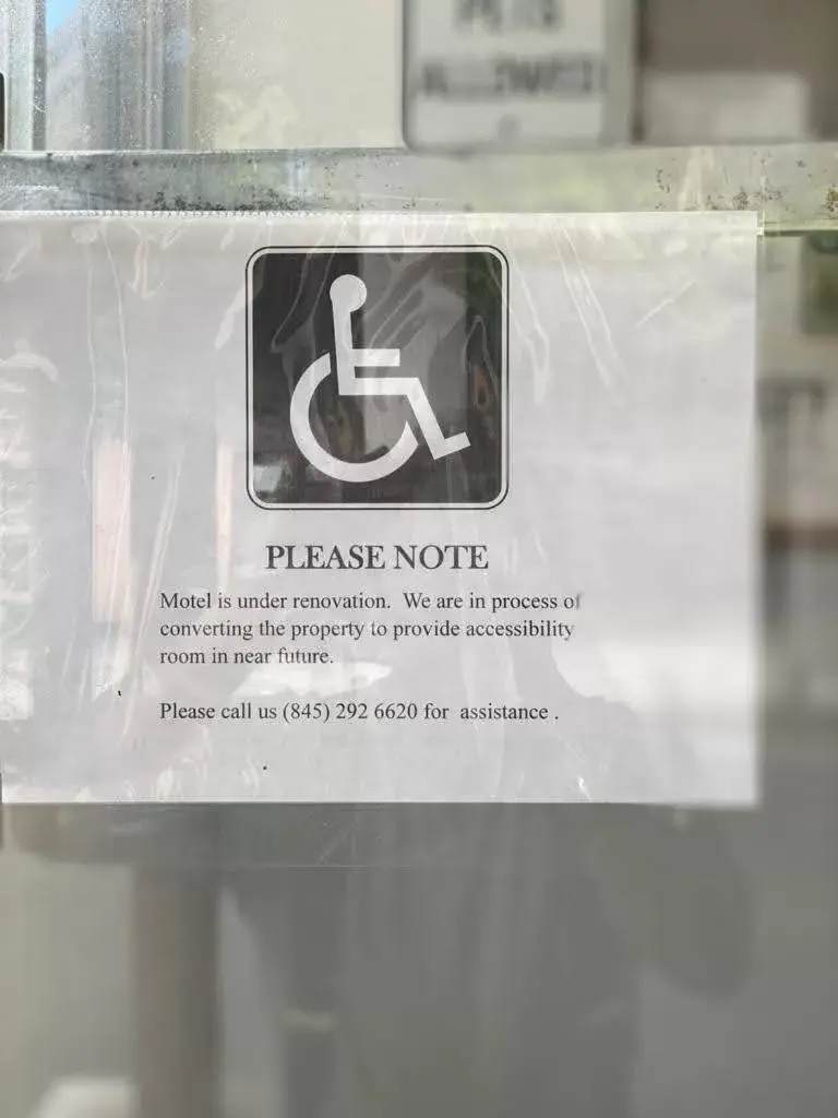 Facade/entrance in Budget Inn Facade/entrance in Budget Inn