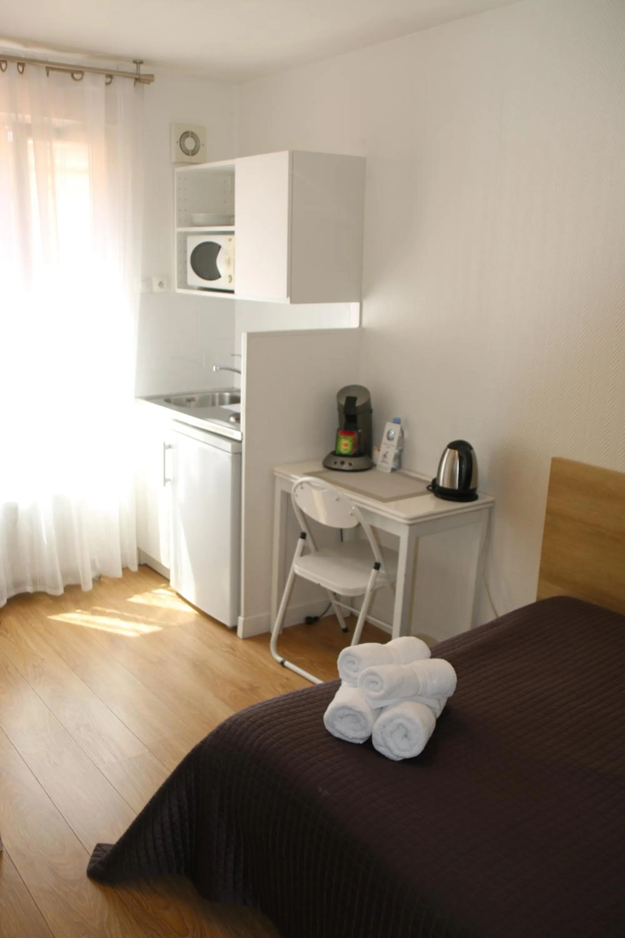 Photo of the whole room in Hotel De L'Horloge