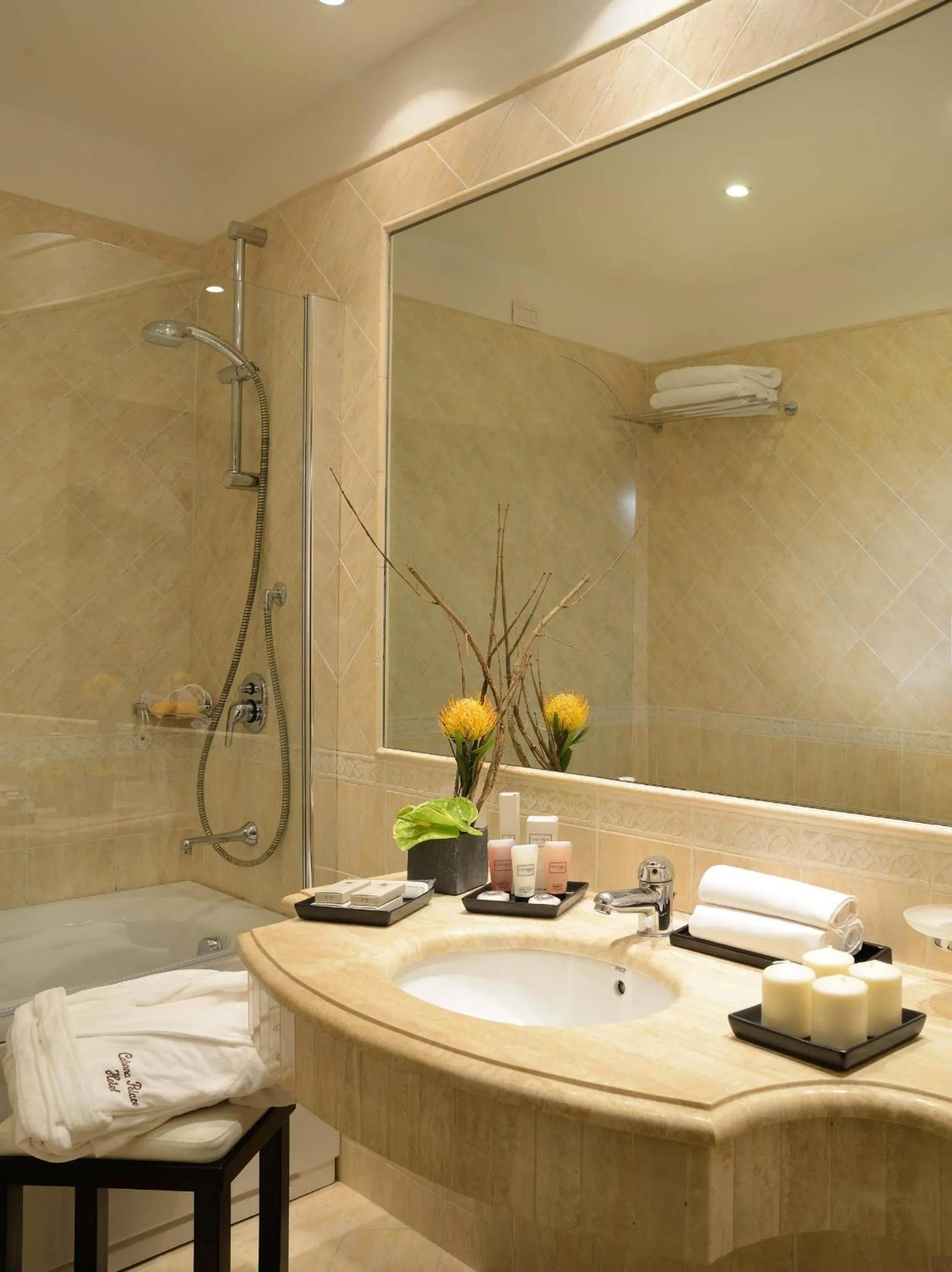 Bathroom in Colonna Palace Hotel