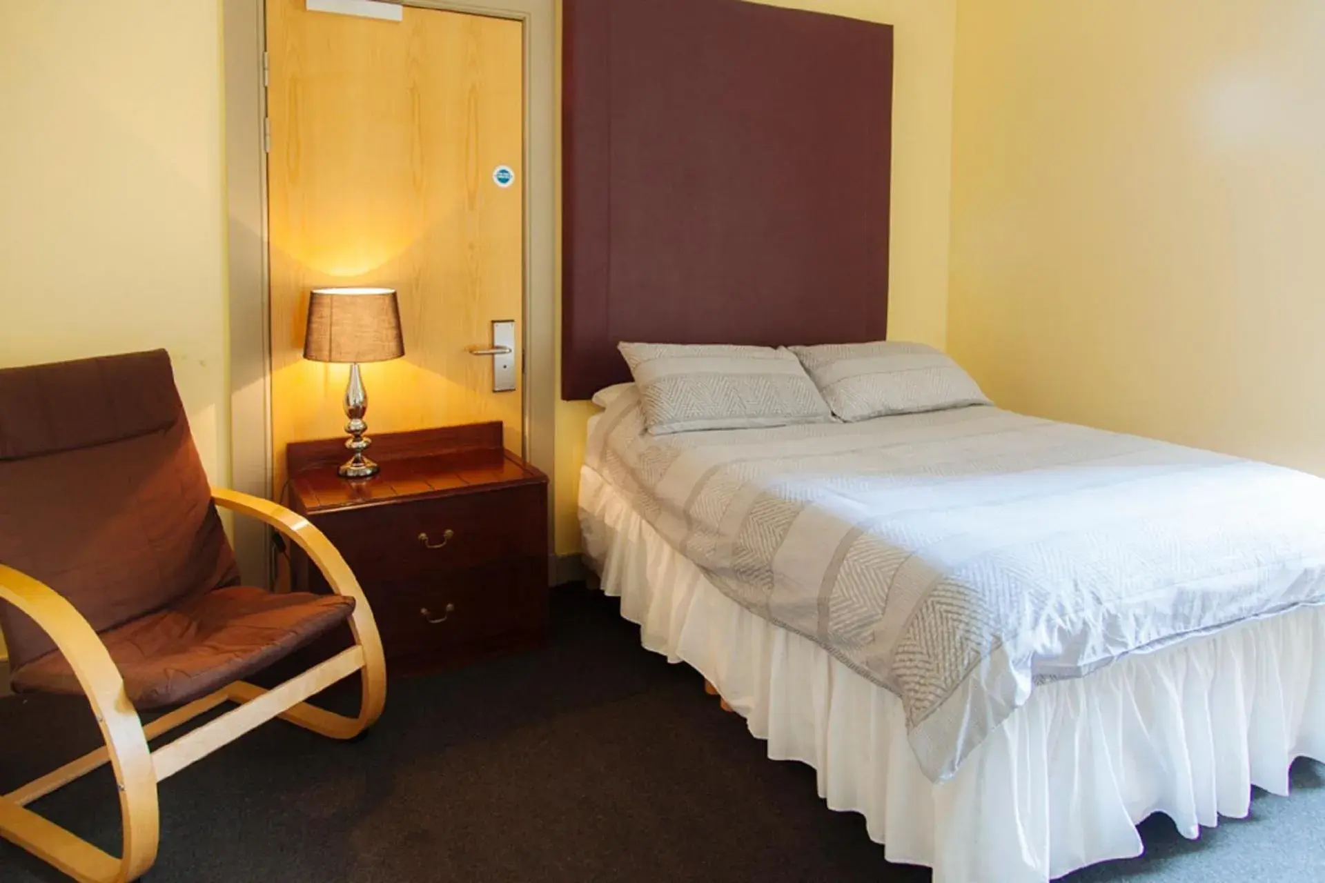 Double Room with En Suite Bathroom in Dundee Backpackers Hostel Double Room with En Suite Bathroom in Dundee Backpackers Hostel