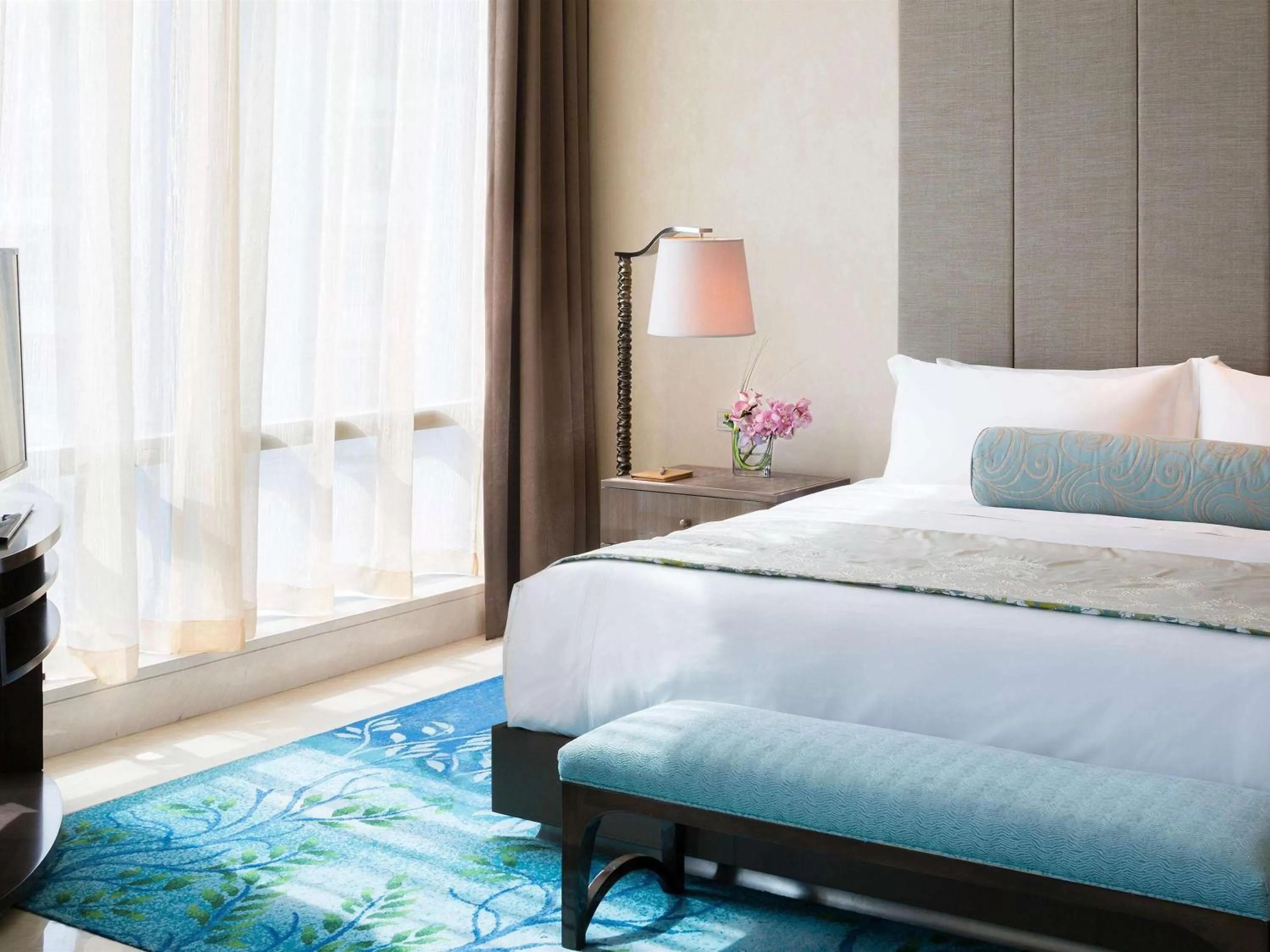 Photo of the whole room, Bed in Raffles Jakarta