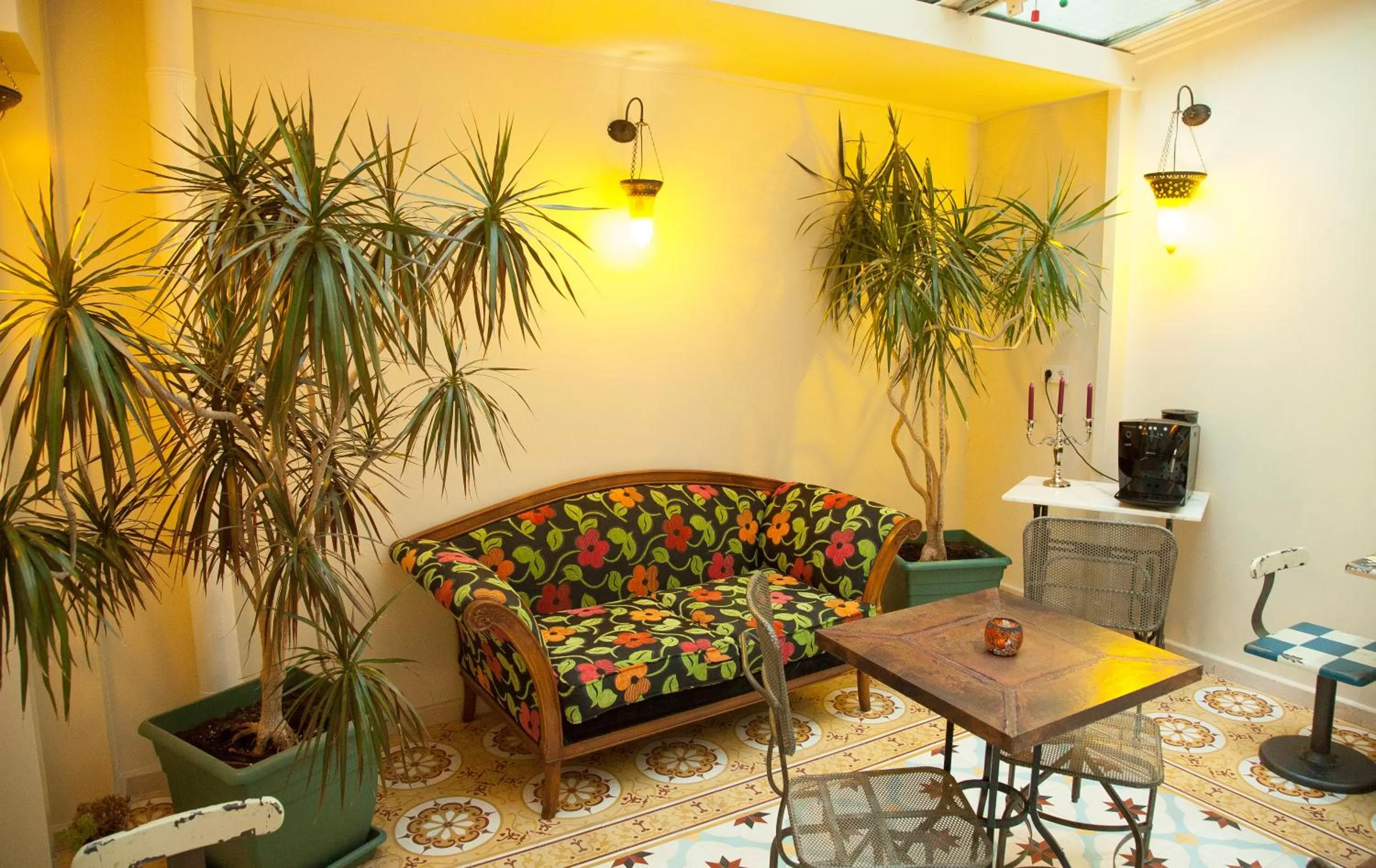 Restaurant/places to eat in Villa Pera Suite Hotel