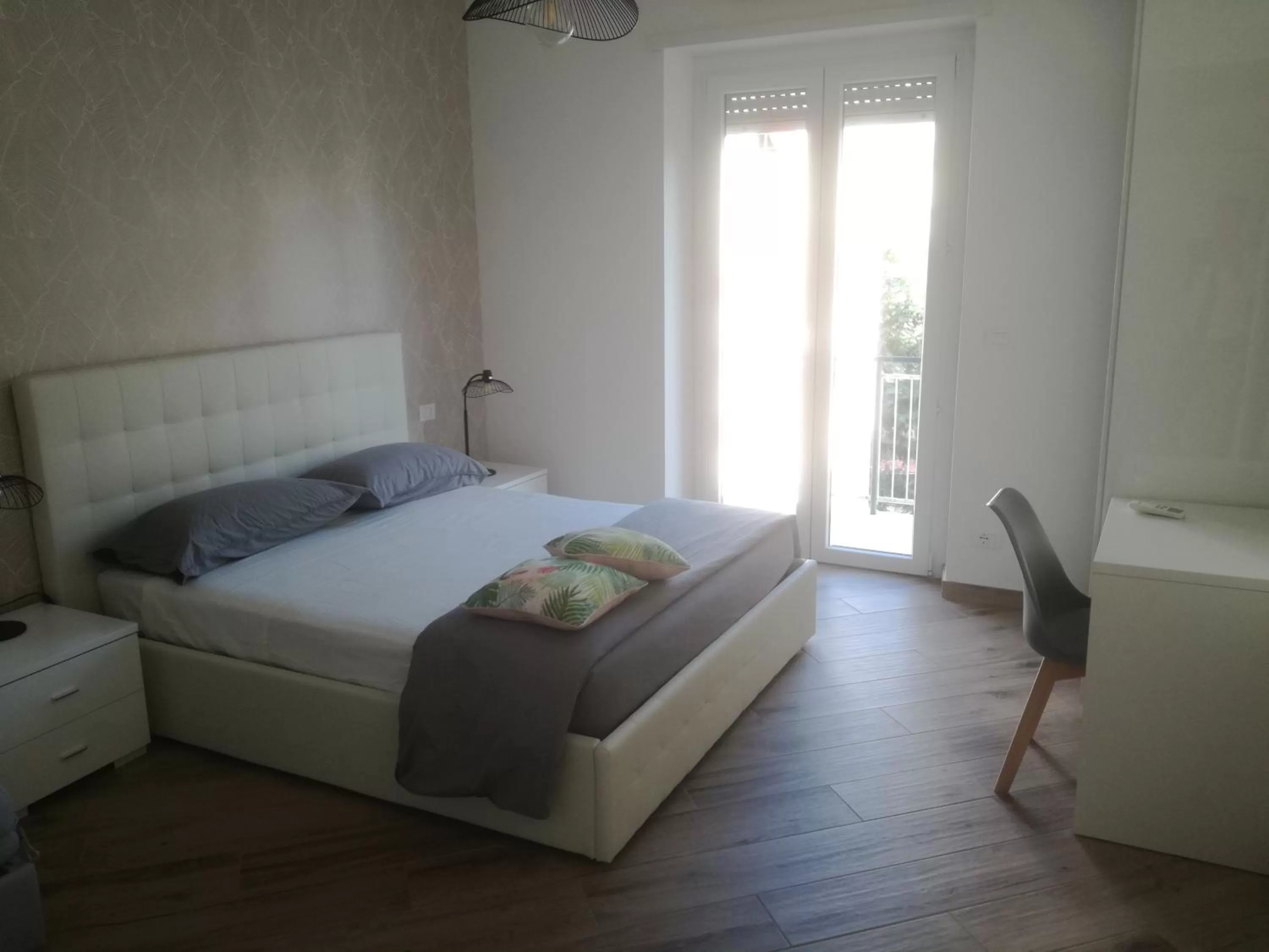 Photo of the whole room, Bed in Appia Garden