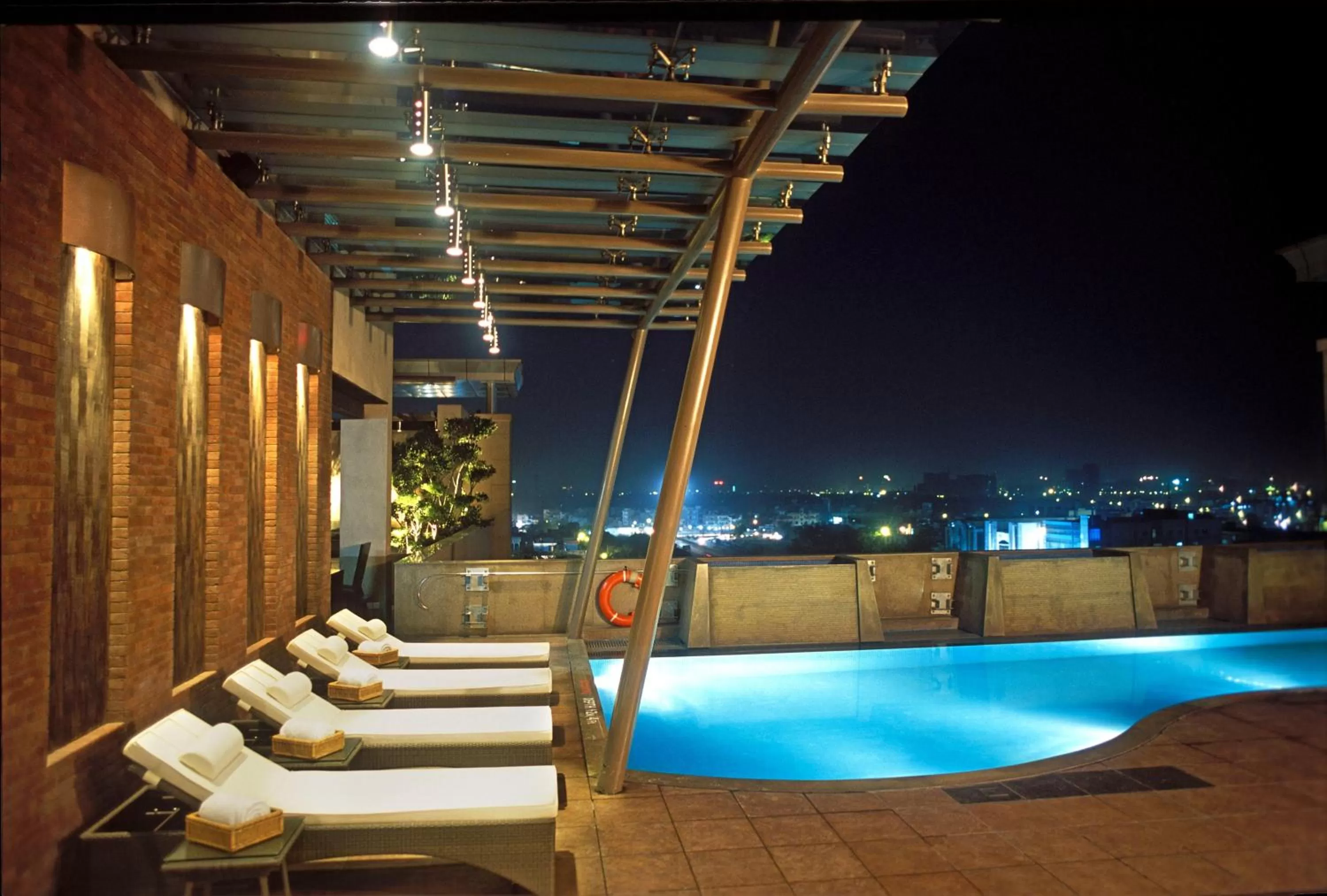 Swimming pool in Radisson Noida