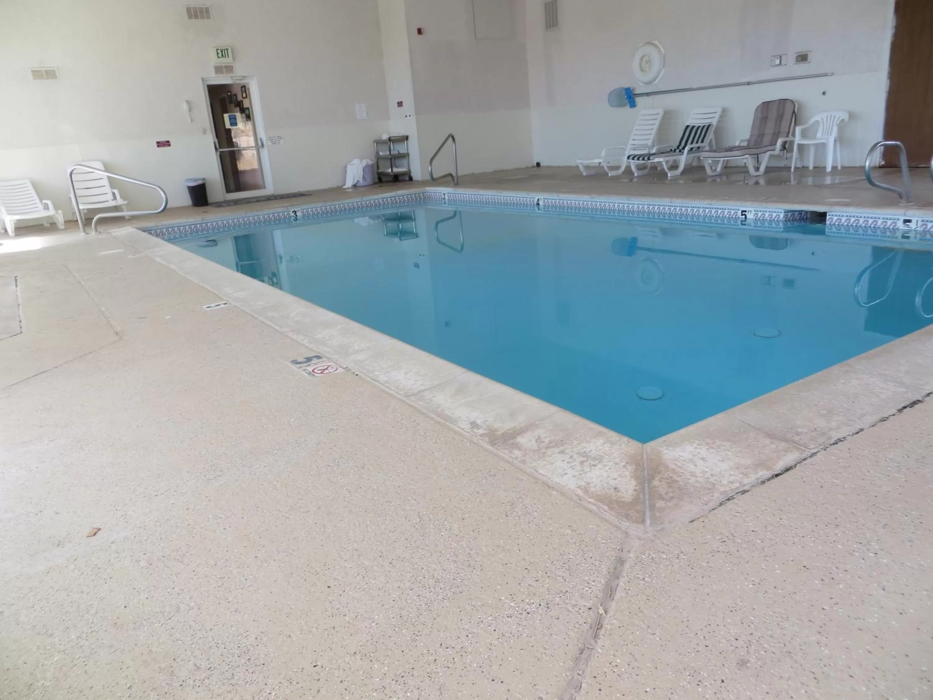 Swimming pool in Days Inn by Wyndham Capitol Reef
