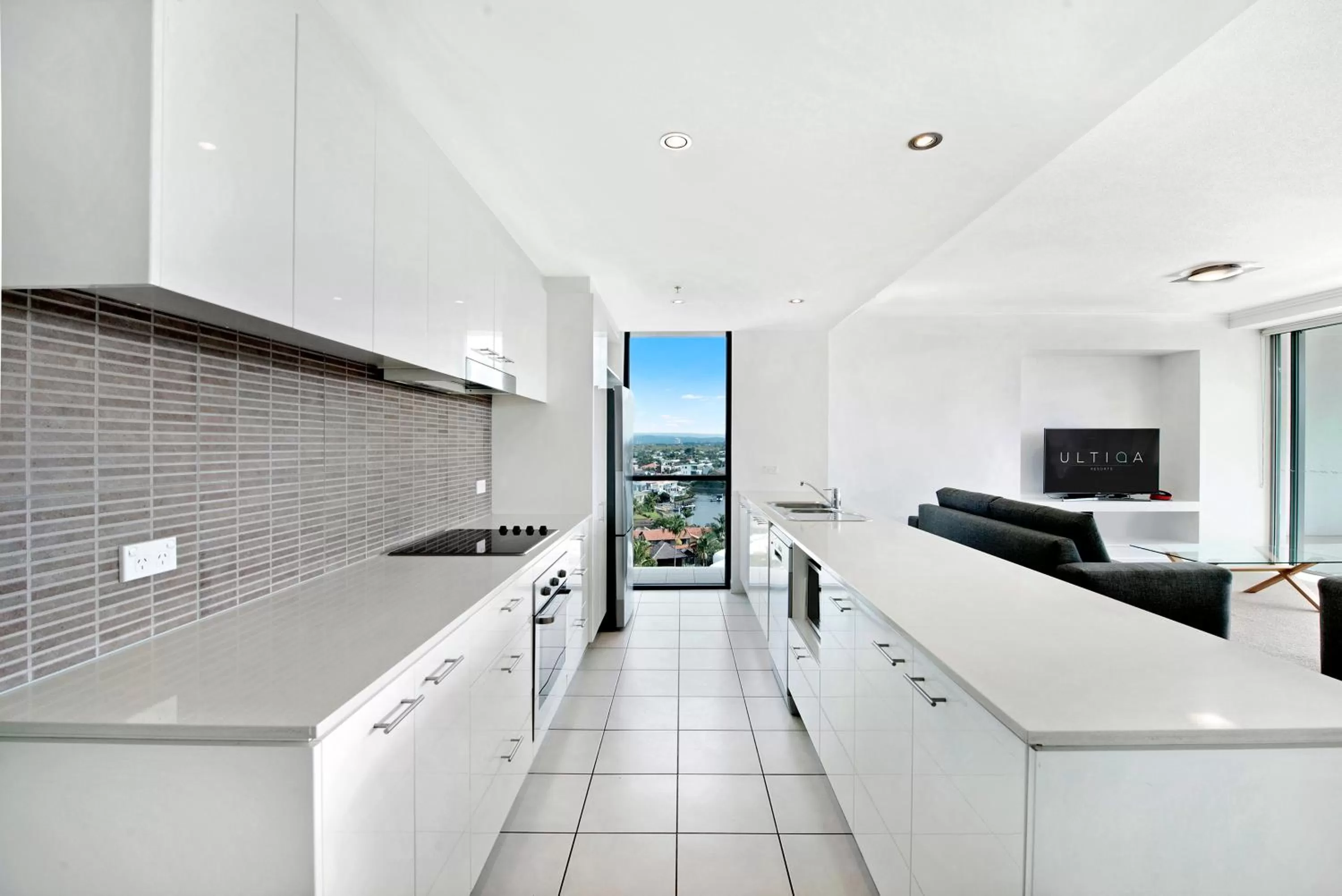 Kitchen or kitchenette in ULTIQA Freshwater Point Resort Broadbeach