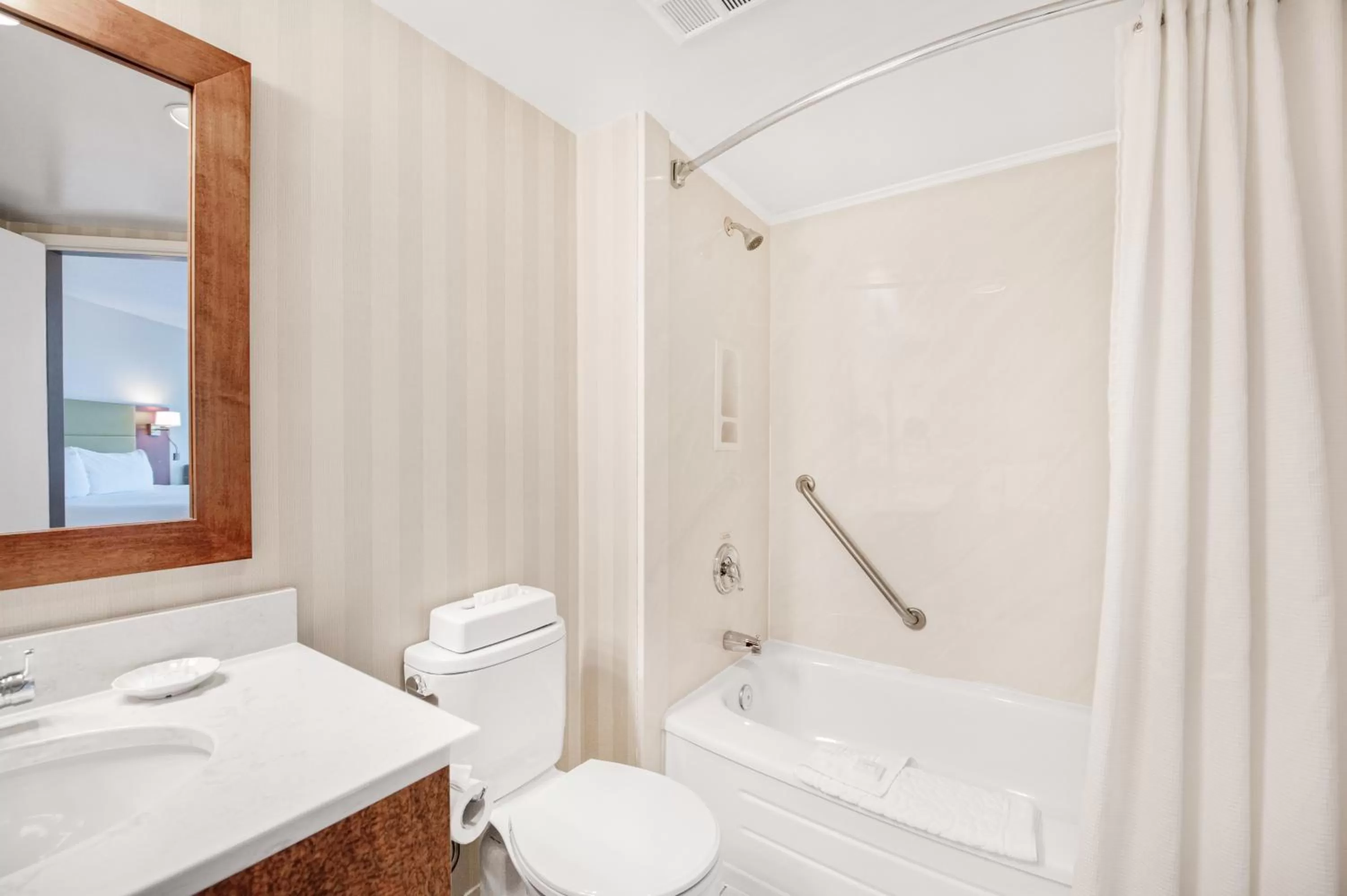 Bathroom in Victoria Regent Waterfront Hotel & Suites