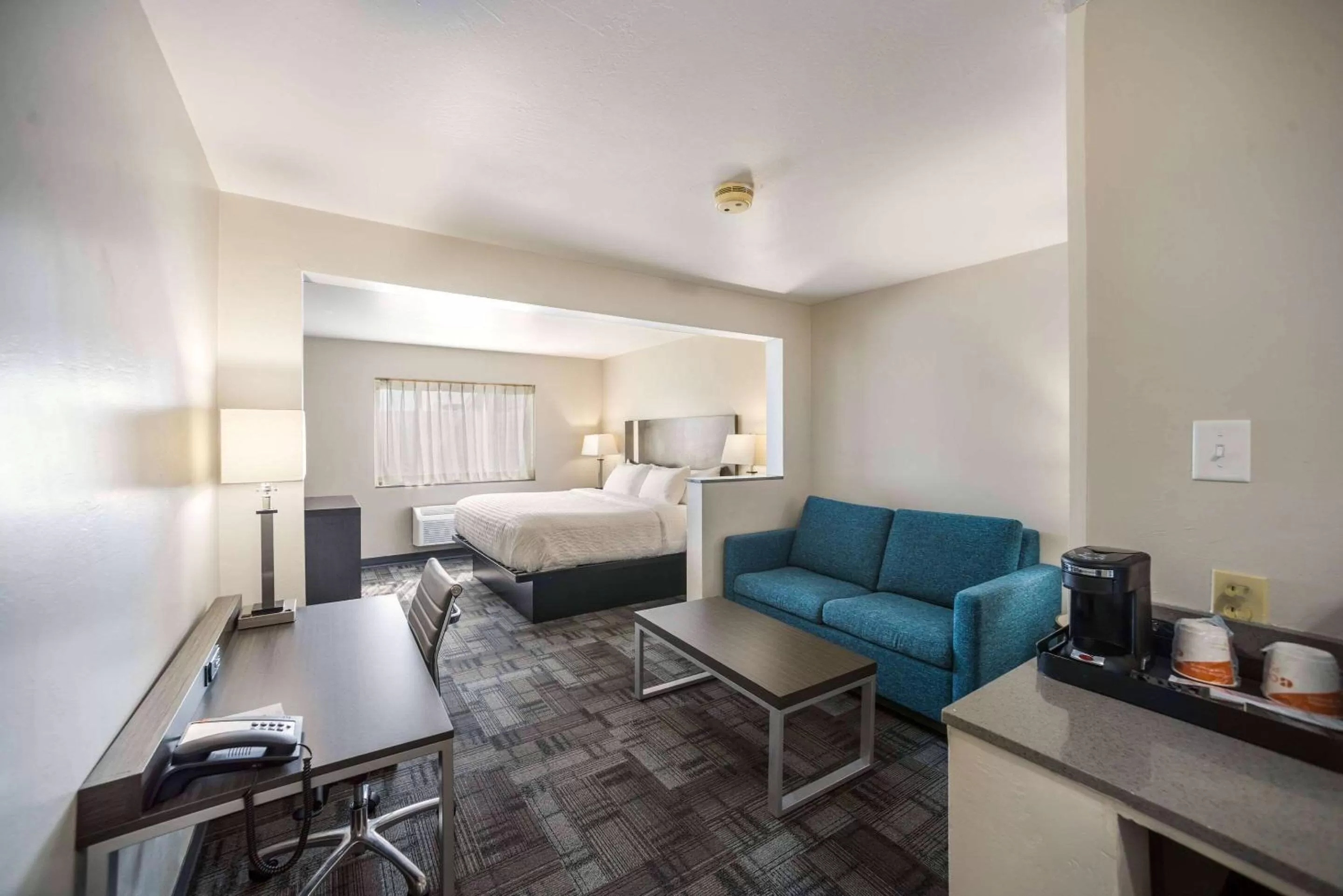 King Studio Suite, Non-Smoking

 in AmericInn by Wyndham Green Bay Near Stadium