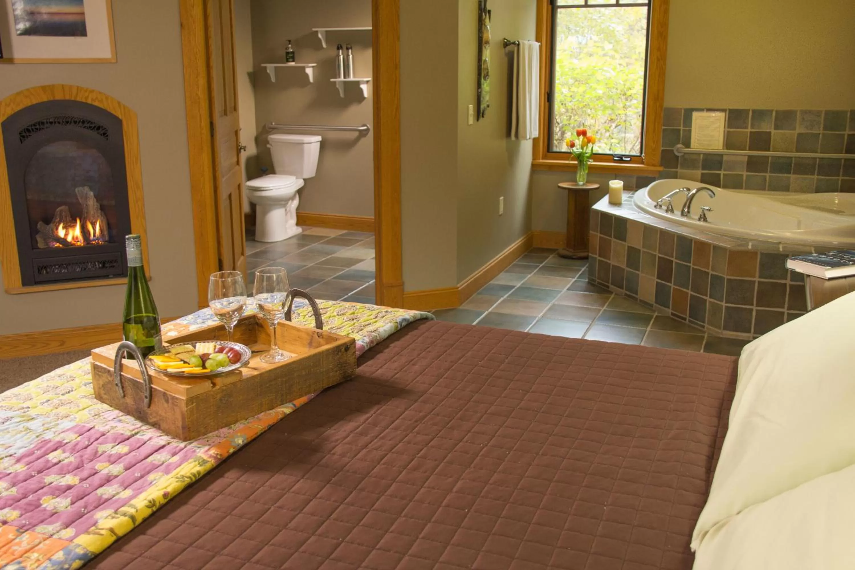 Bed, Bathroom in Pinehurst Inn Bed & Breakfast