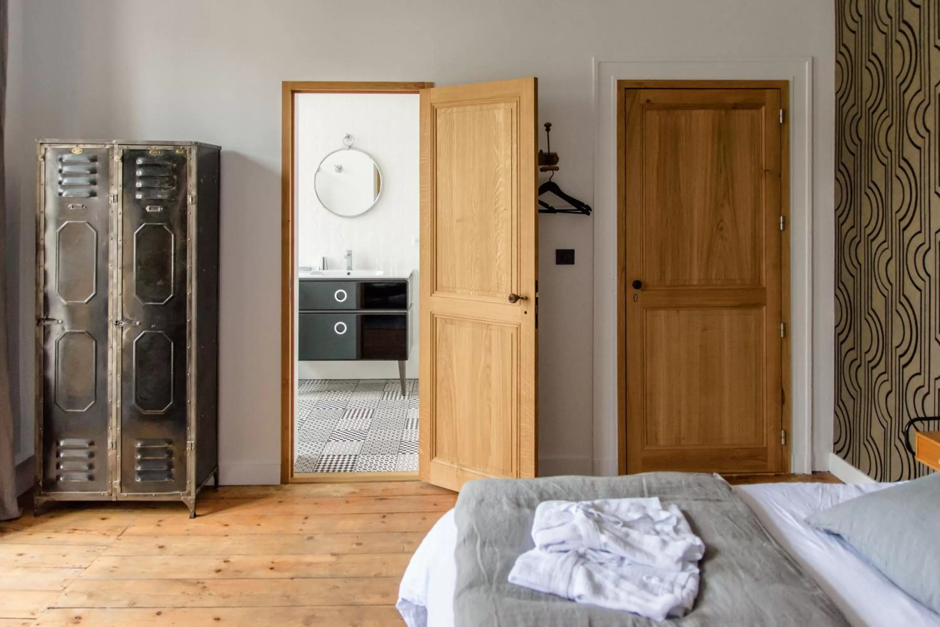 Photo of the whole room, Bed in L'esprit du 8