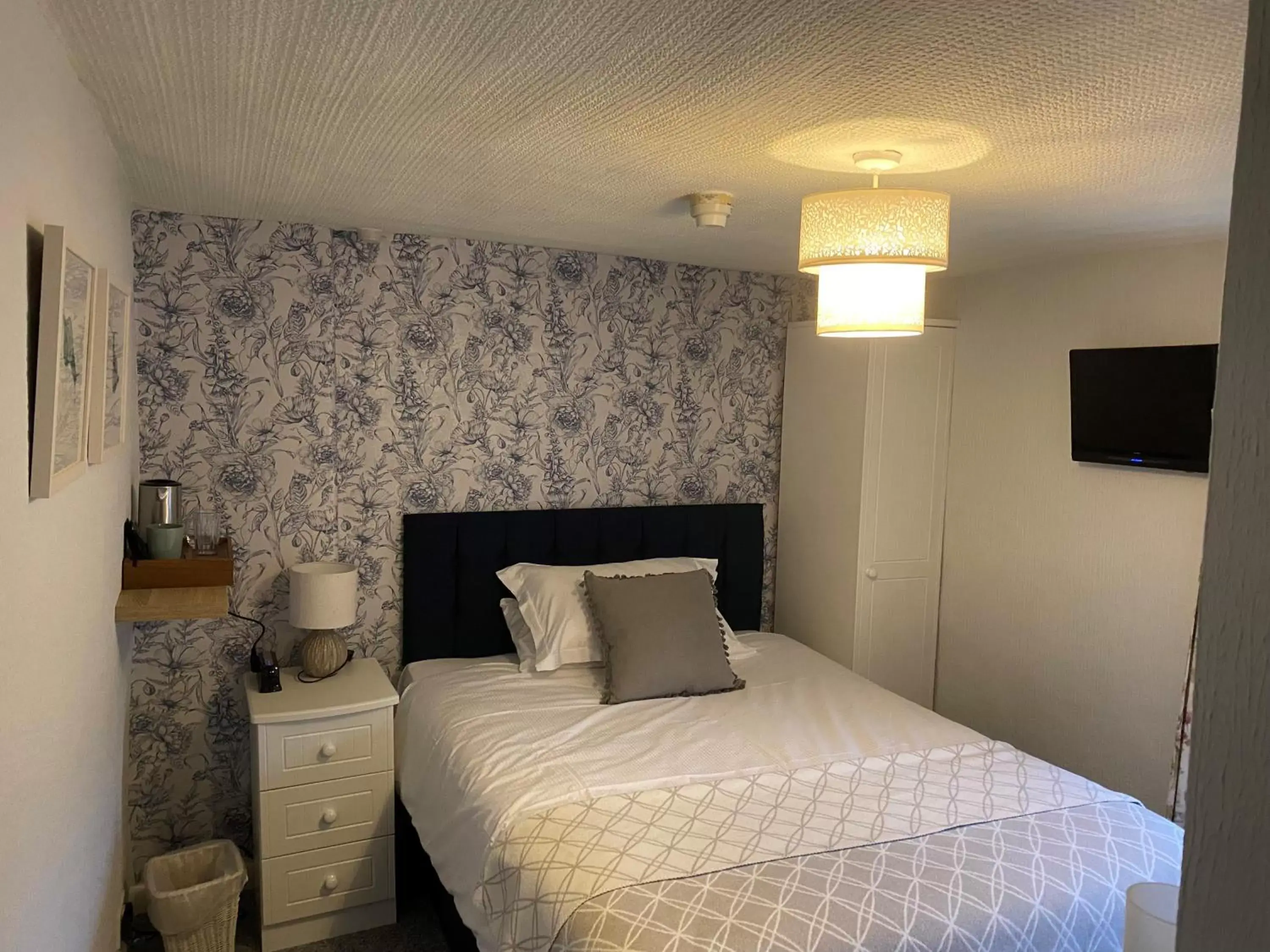 Small Double Room - single occupancy in Talbot House Bed & Breakfast and Tearoom Small Double Room - single occupancy in Talbot House Bed & Breakfast and Tearoom