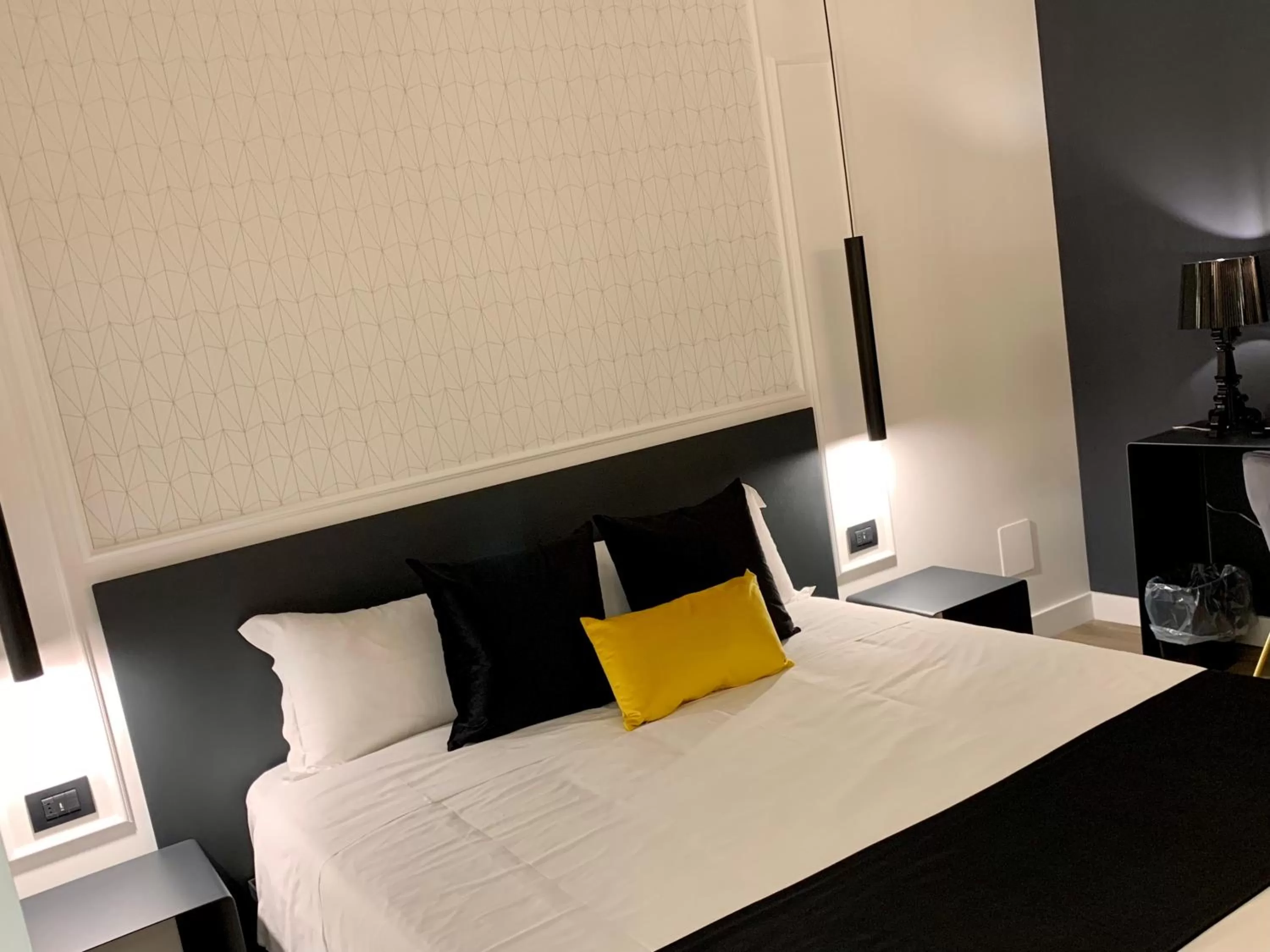 Bedroom, Bed in Toledo Boutique Rooms