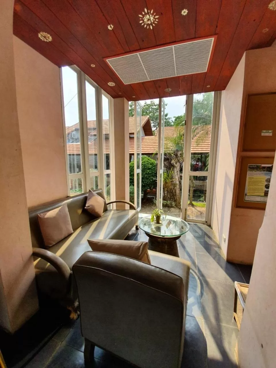 Living room in Tharaburi Resort