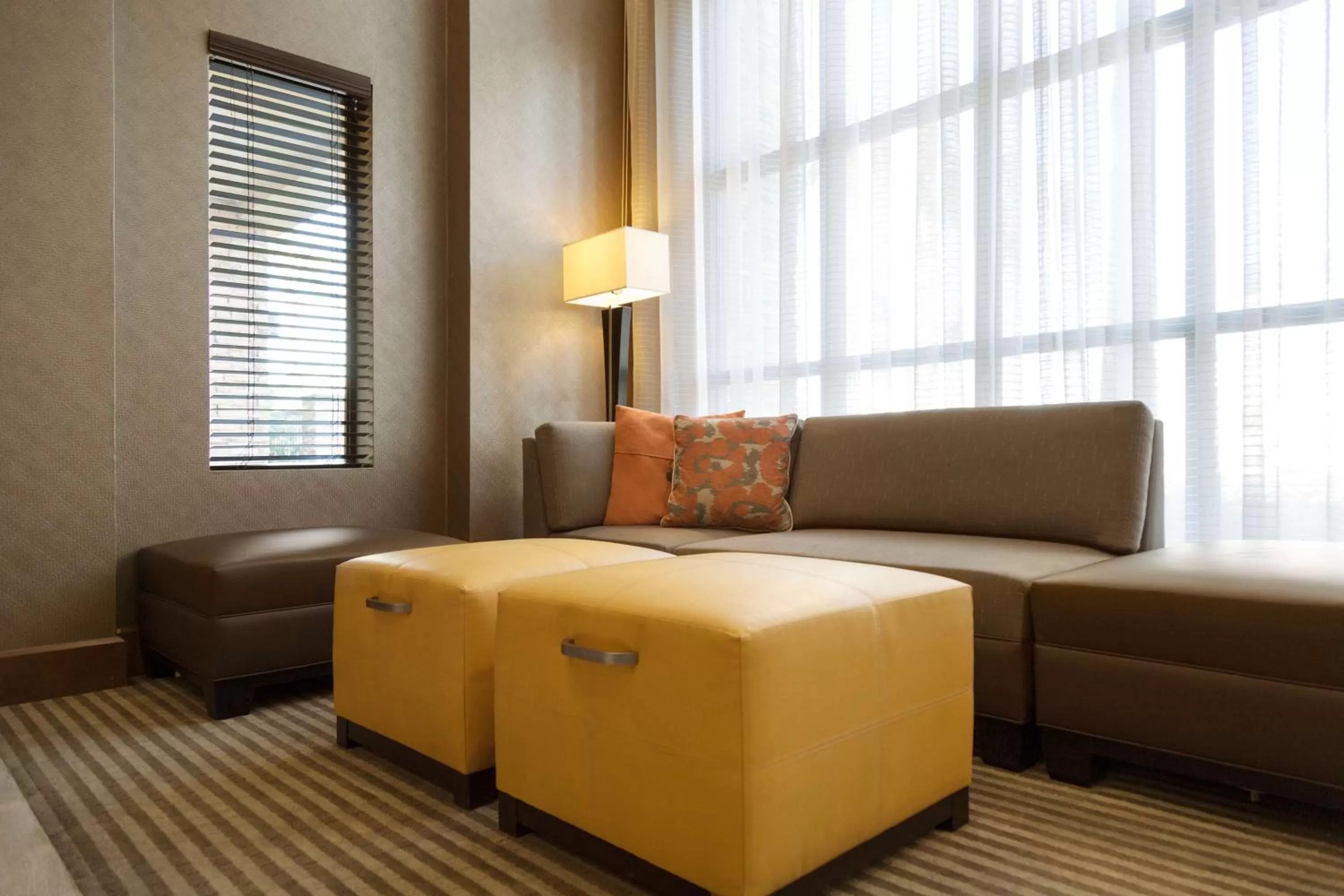 Lobby or reception, Bed in Hampton Inn & Suites Phoenix Glendale-Westgate