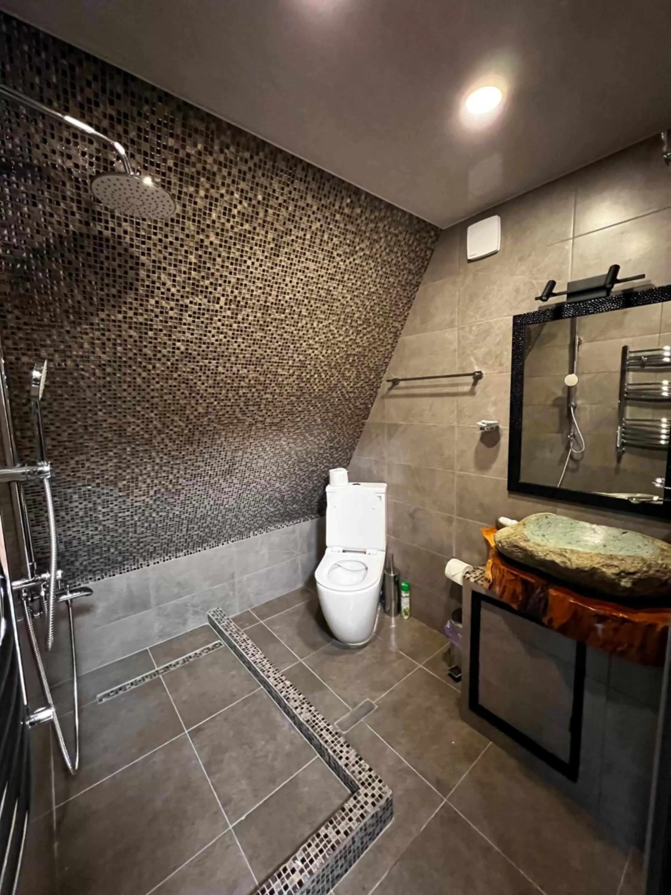 Shower, Bathroom in Vanatun Monastery Stay