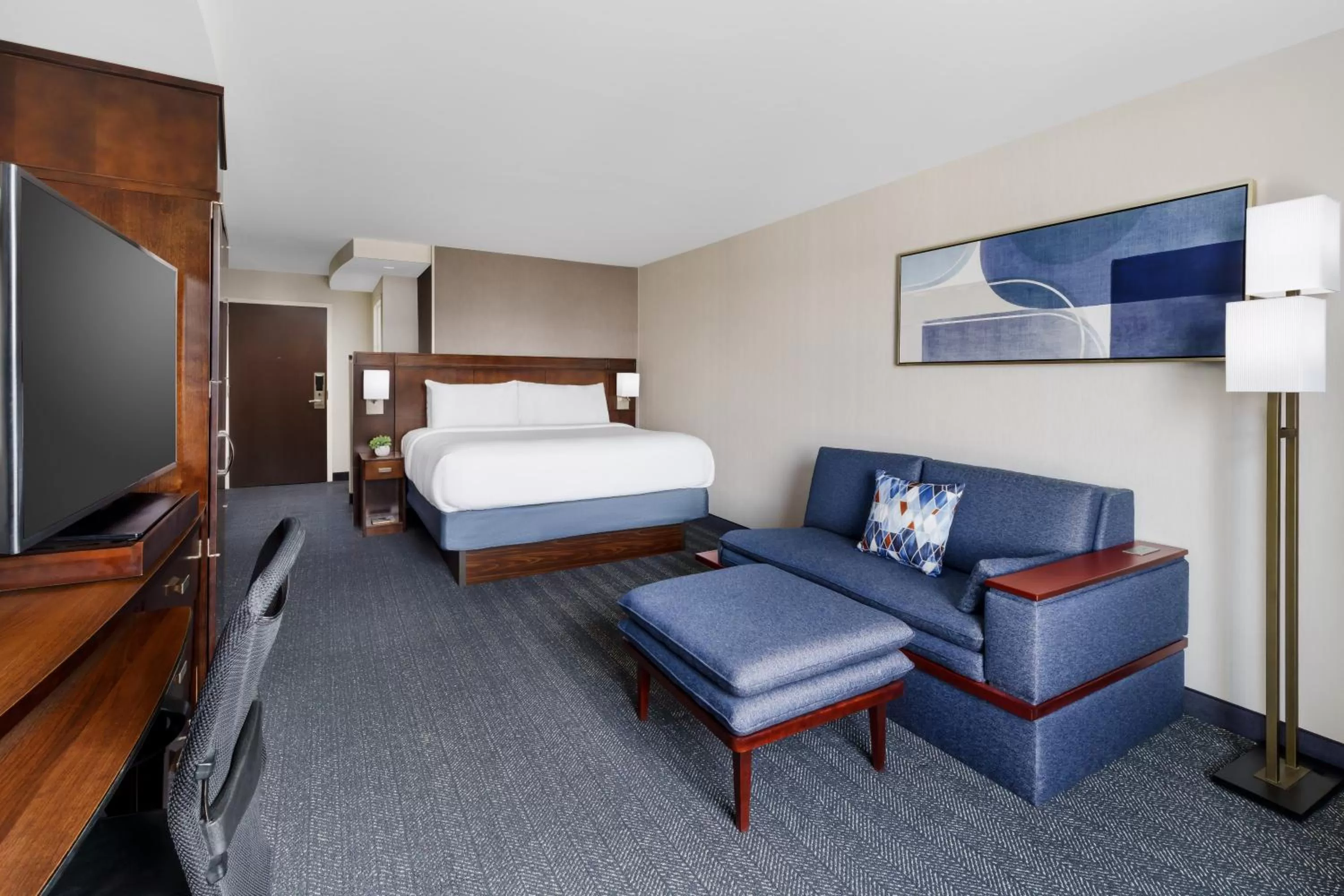 Bed in Courtyard Keene Downtown