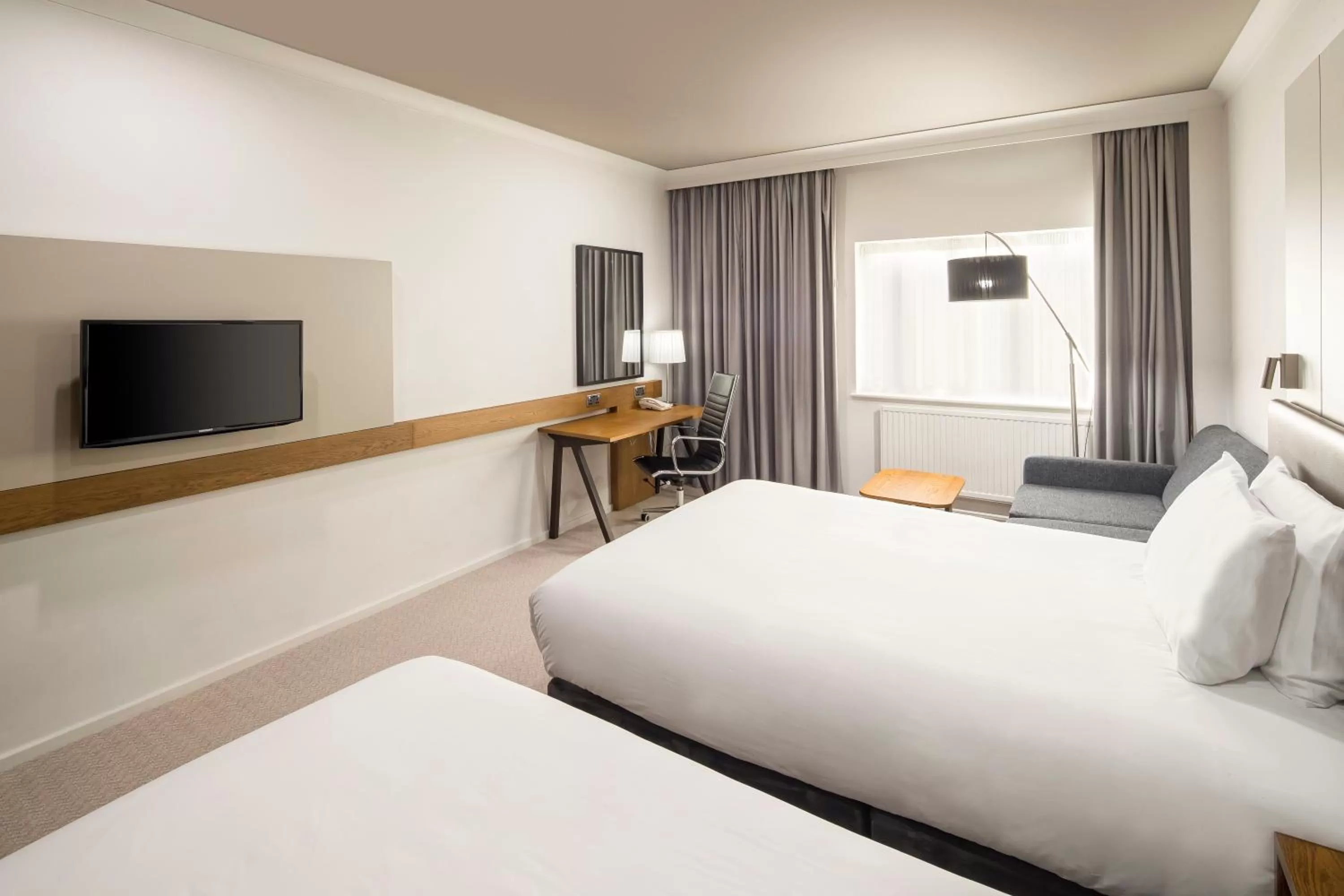 TV and multimedia, Bed in Crowne Plaza Solihull by IHG
