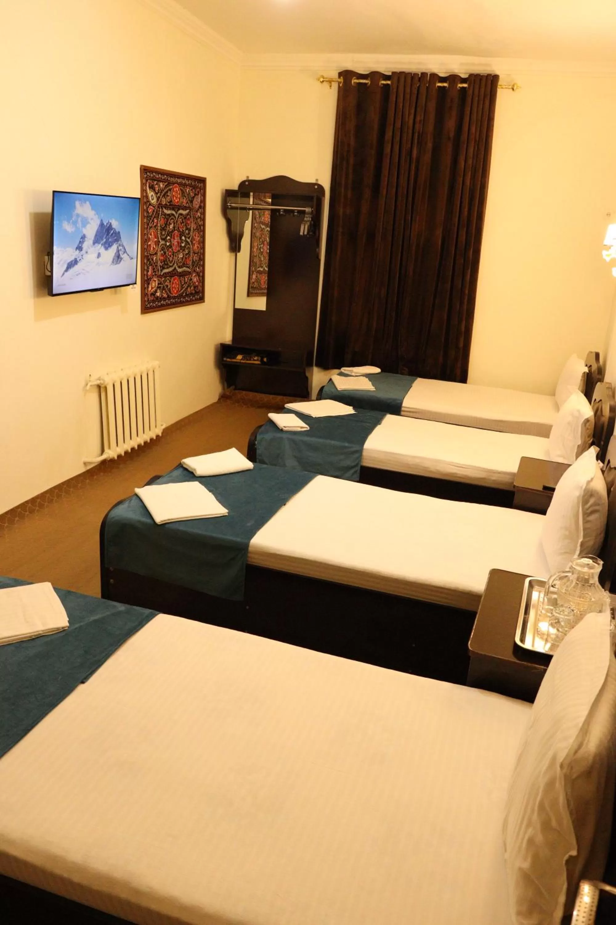 Communal lounge/ TV room, Bed in Al Bukhari