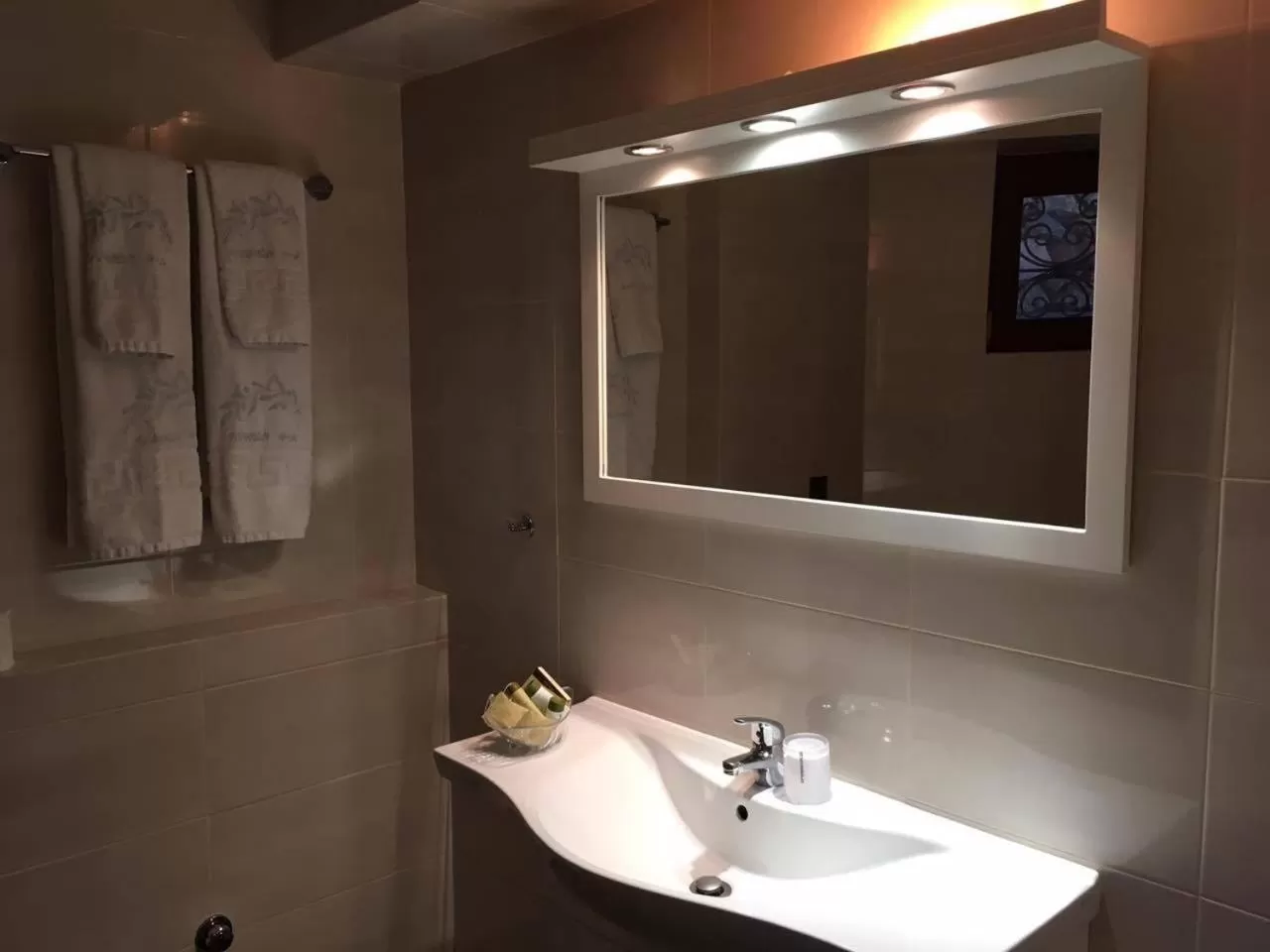 Bathroom in Ellinon Thea Arachova