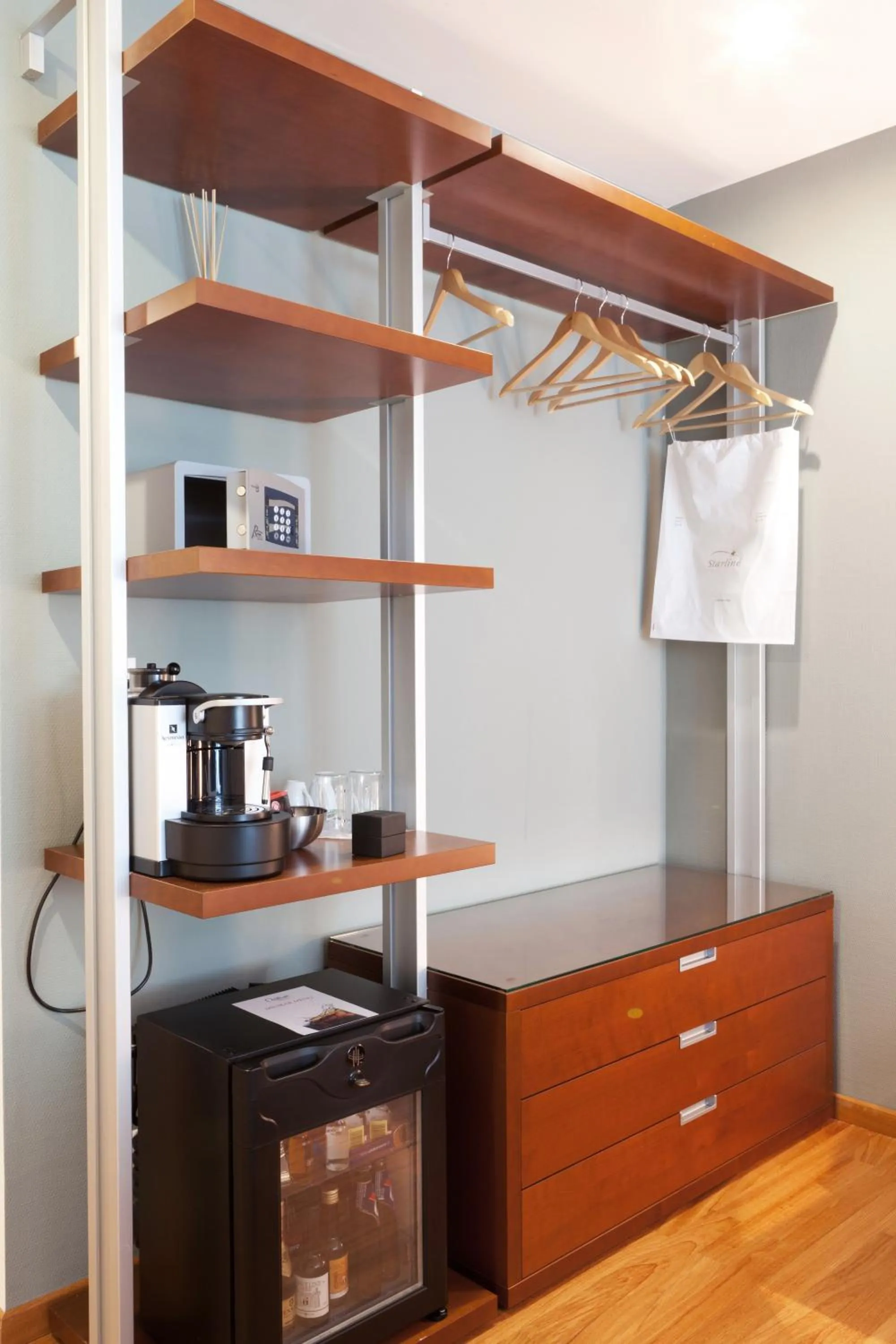 Coffee/tea facilities, Kitchen/Kitchenette in Best Western Hotel Rallye