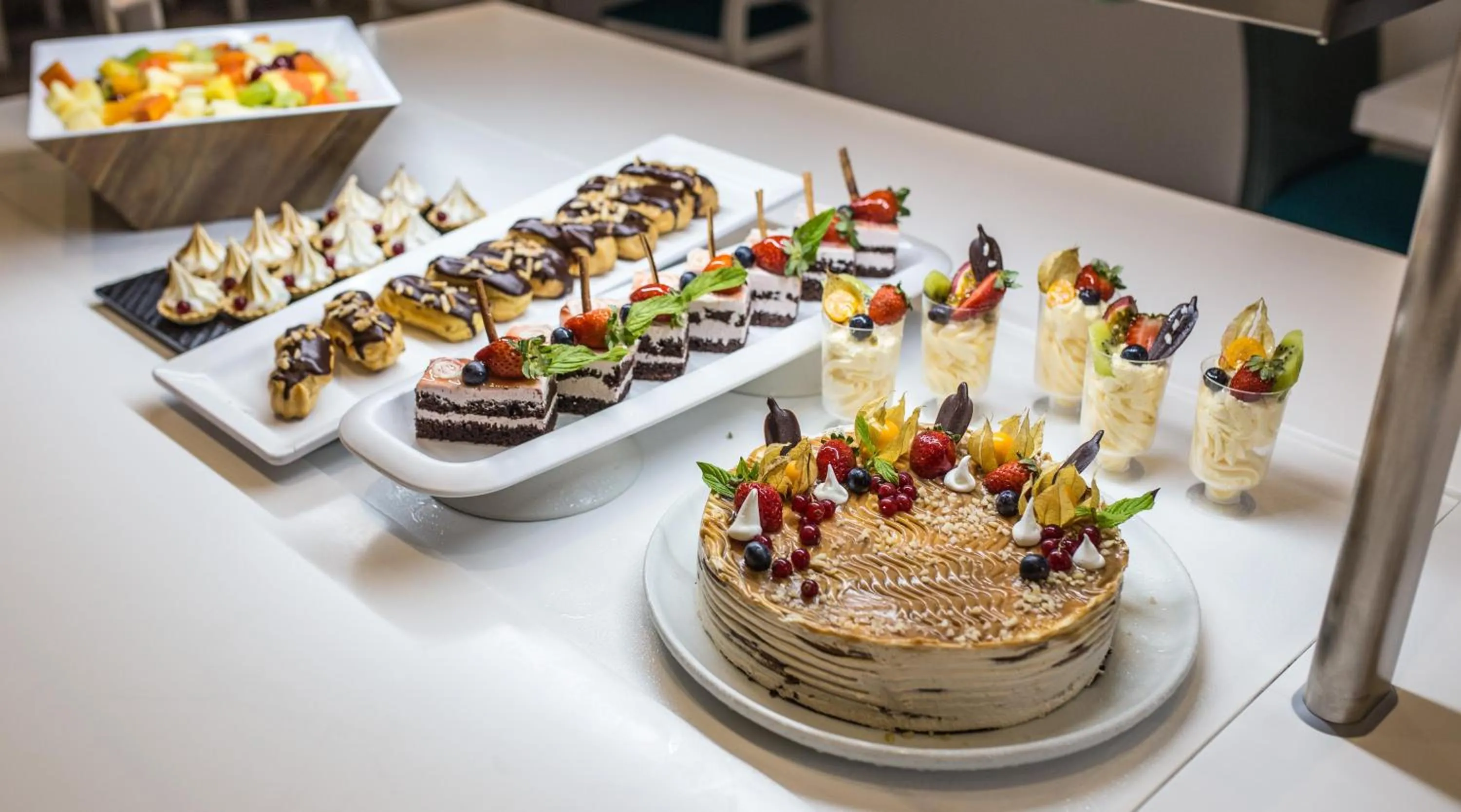 Restaurant/places to eat in The Views Oasis