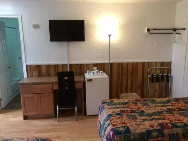 Bedroom in Carleton Motel and Coffee Shop
