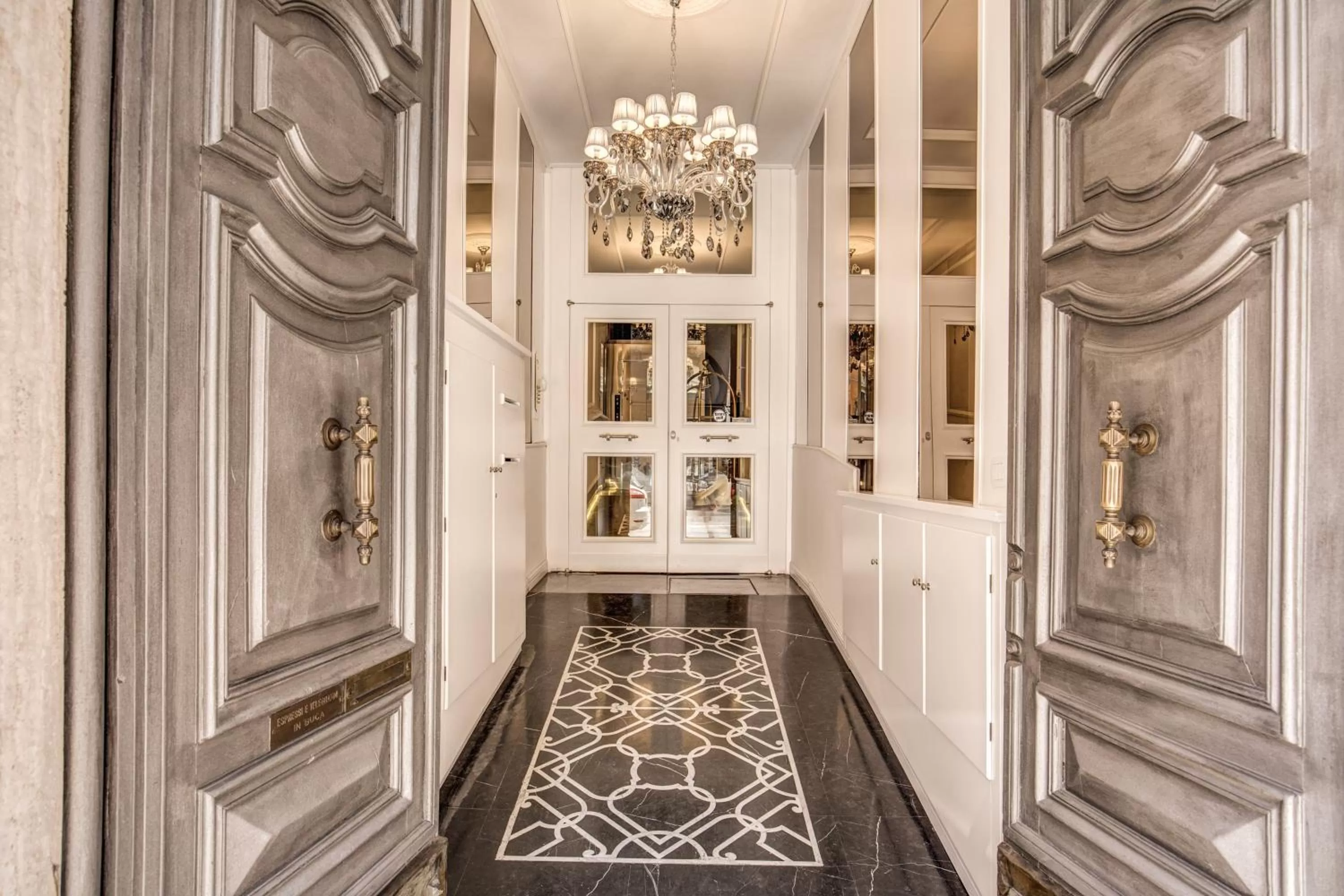 Facade/entrance in Hotel 87 eighty-seven - Maison d'Art Collection