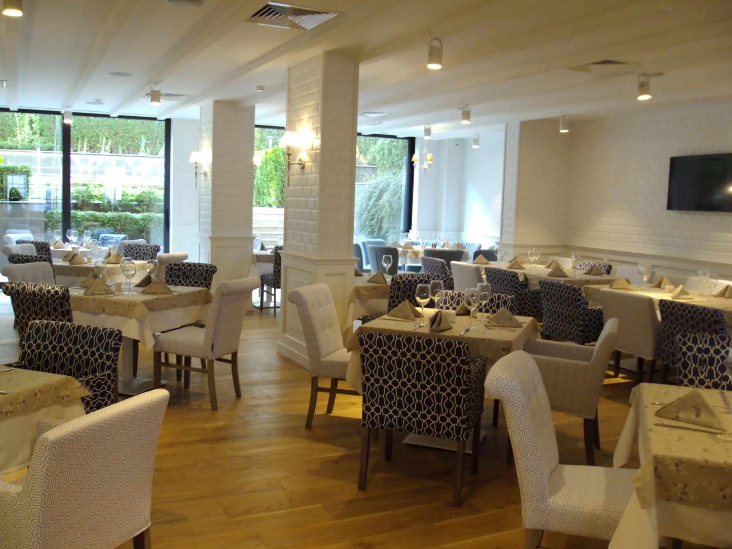 Restaurant/places to eat in Best Western Plus Olives City Hotel - Free Pool & Parking